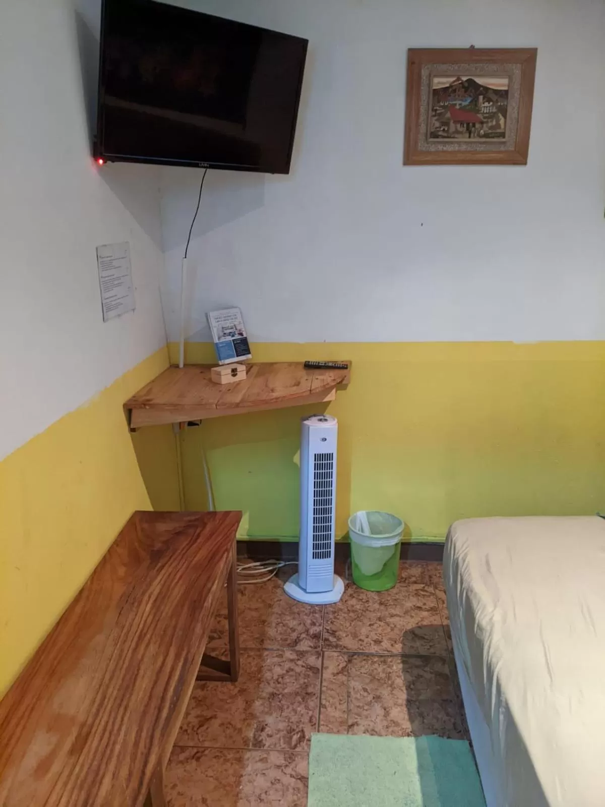 Photo of the whole room, TV/Entertainment Center in Guesthouse Casa Lapa2