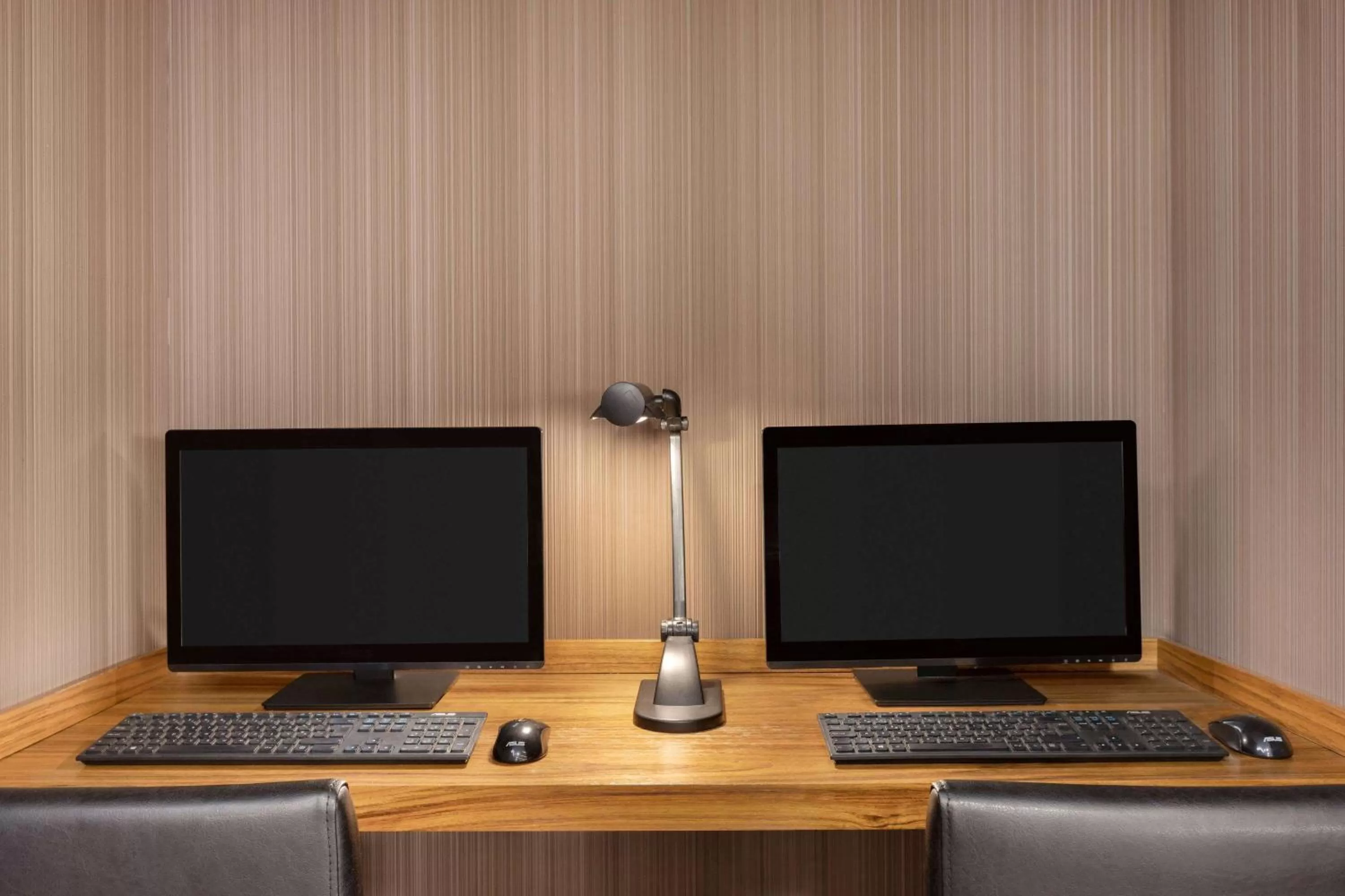 Communal lounge/ TV room in Ramada by Wyndham Lisbon