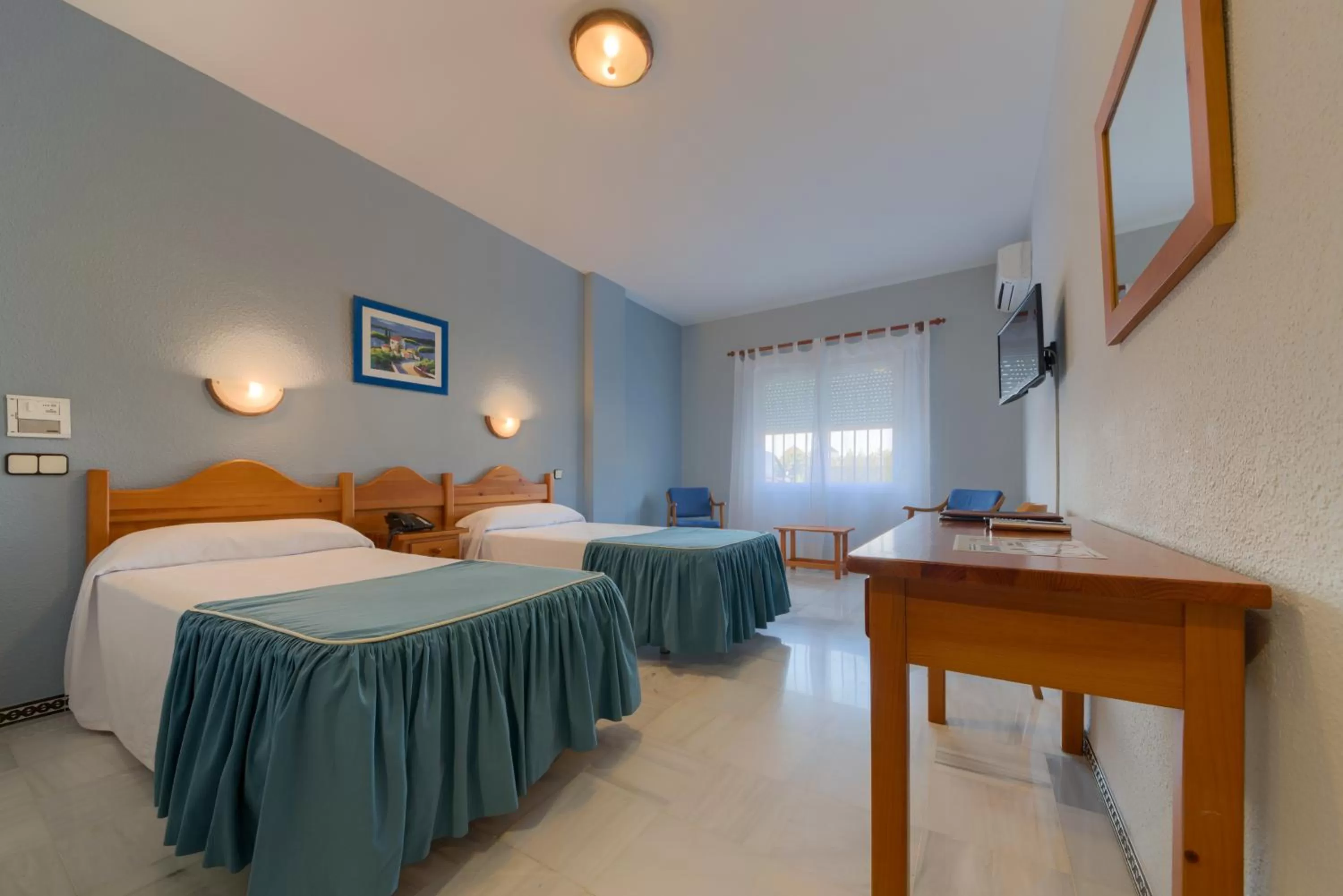 Bathroom, Bed in Hotel Torre De Los Guzmanes