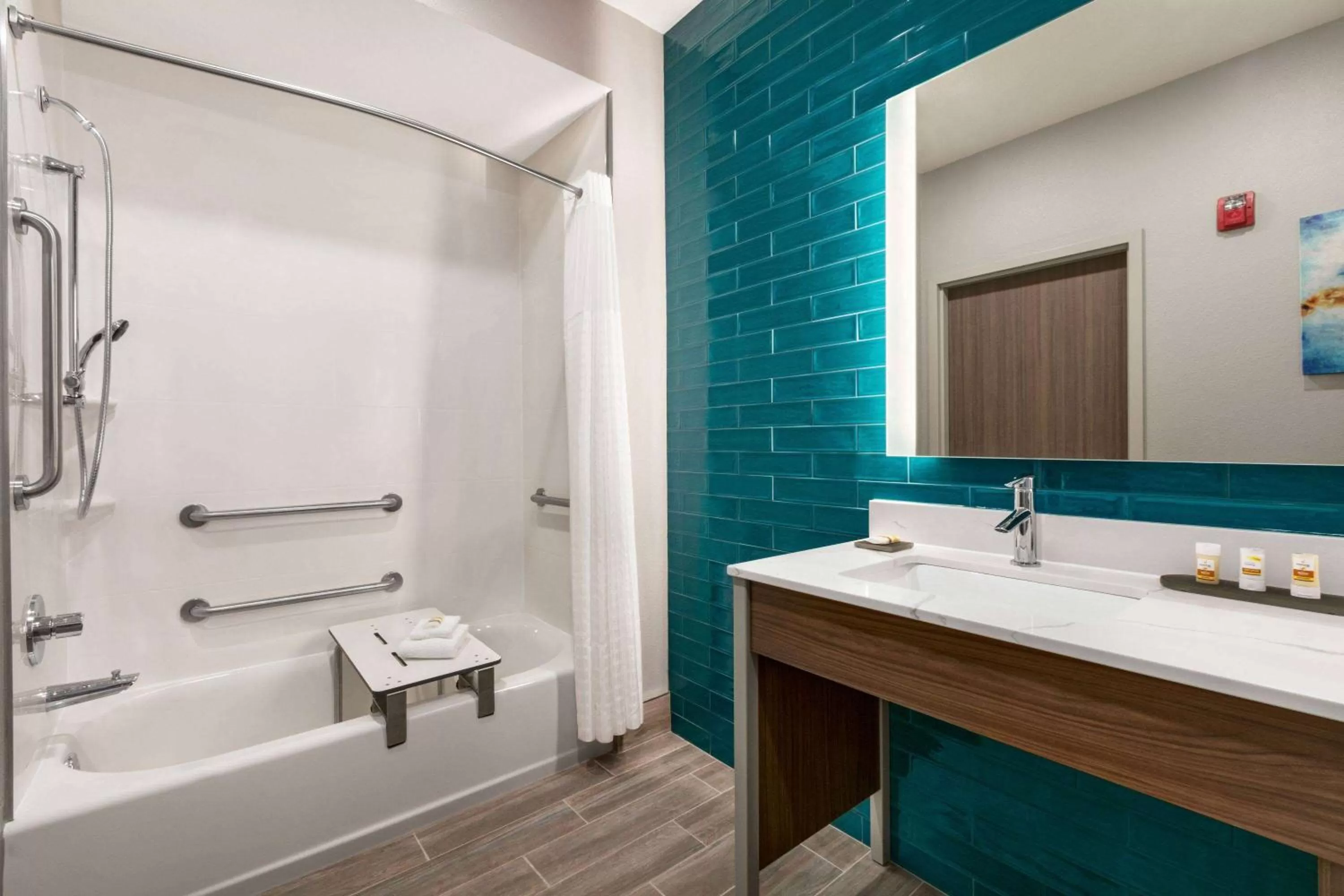 Shower in La Quinta Inn & Suites by Wyndham College Station North