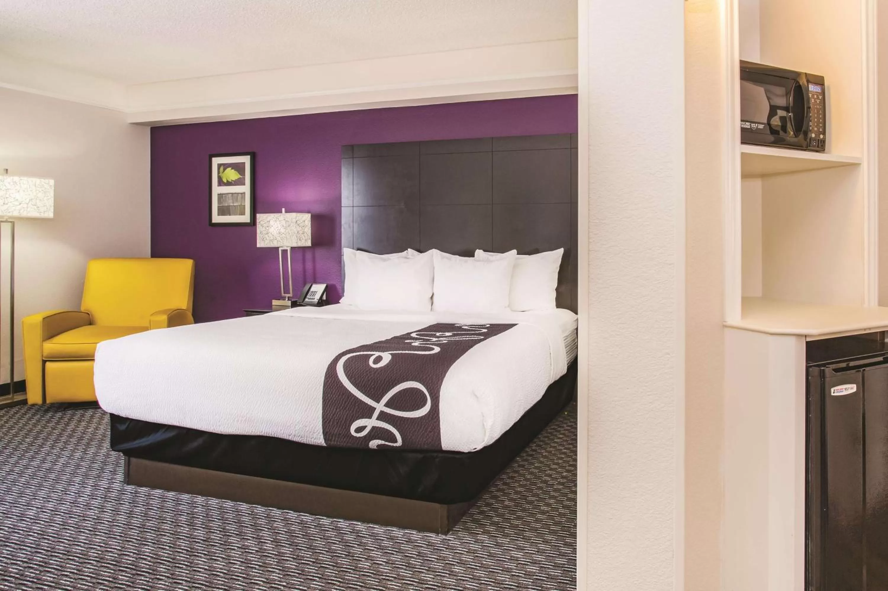 Photo of the whole room, Bed in La Quinta by Wyndham Las Vegas Summerlin Tech