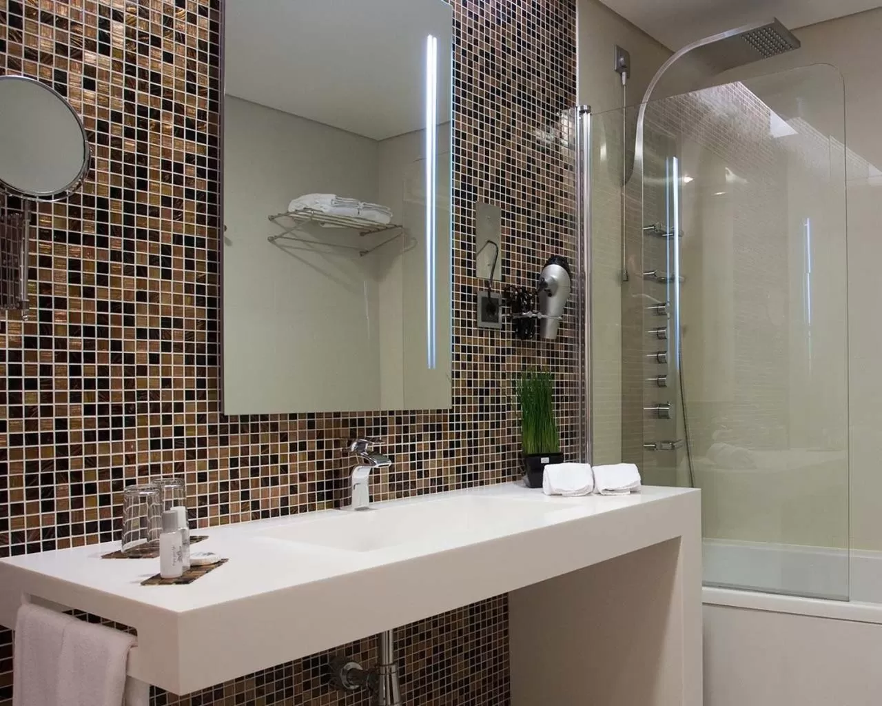 Bathroom in Cardal Hotel