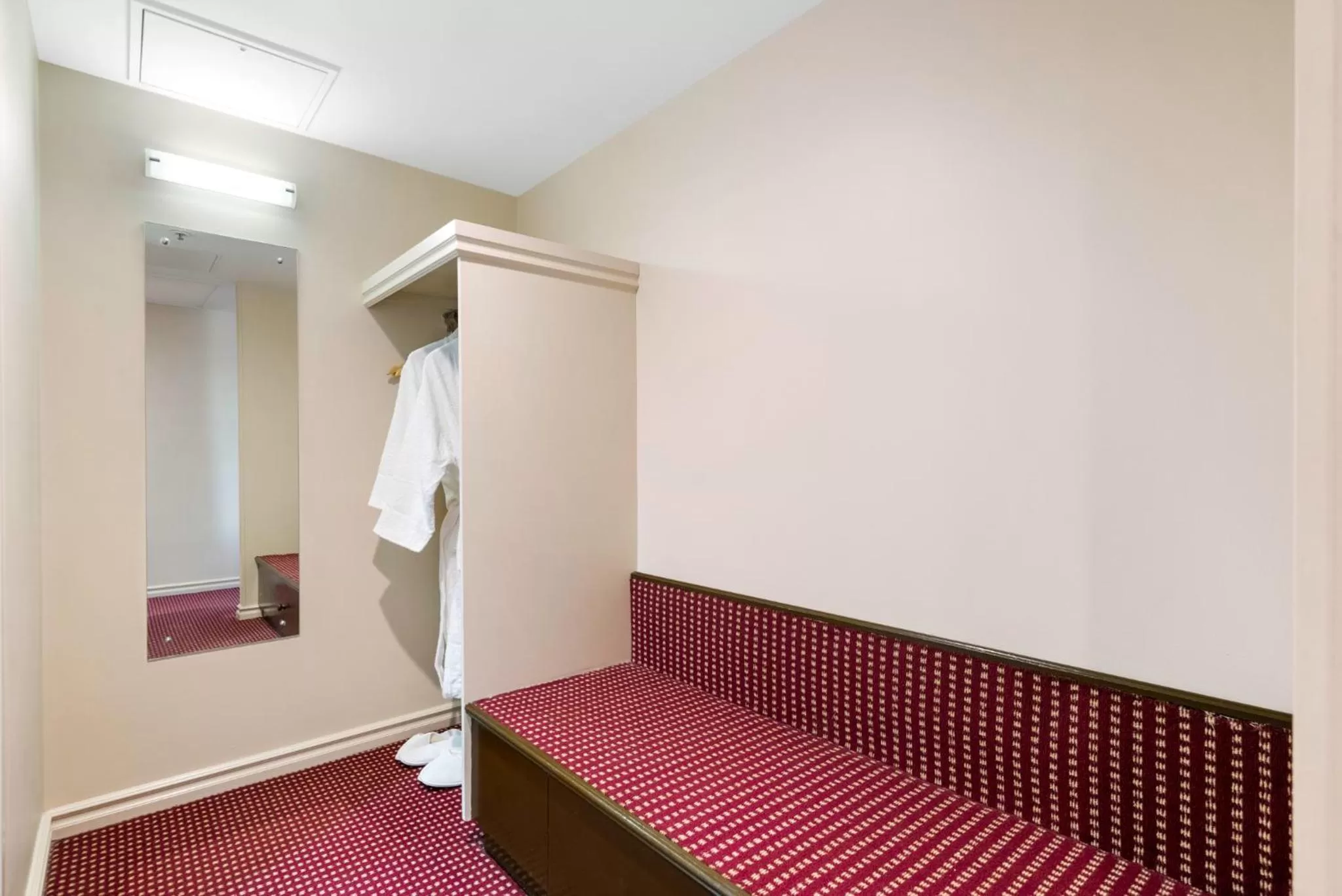 storage, Bed in Hotel Grand Chancellor Launceston