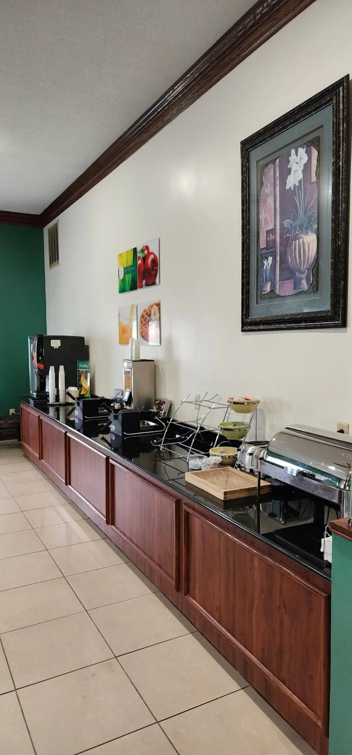 Buffet breakfast in Quality Inn Dry Ridge