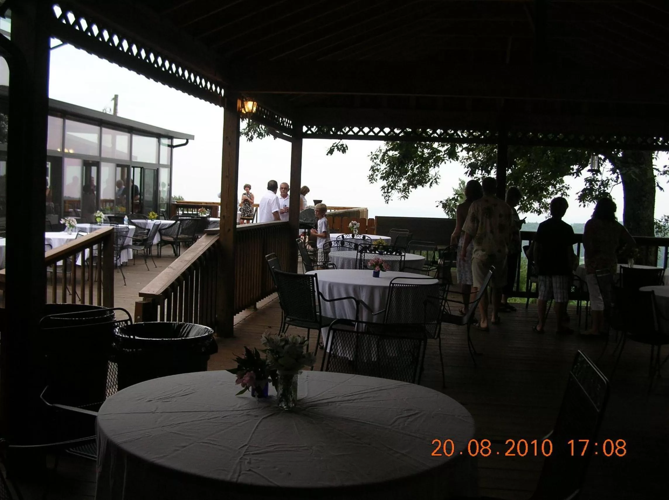 Restaurant/Places to Eat in Bent Mountain Lodge Bed And Breakfast, Inc.