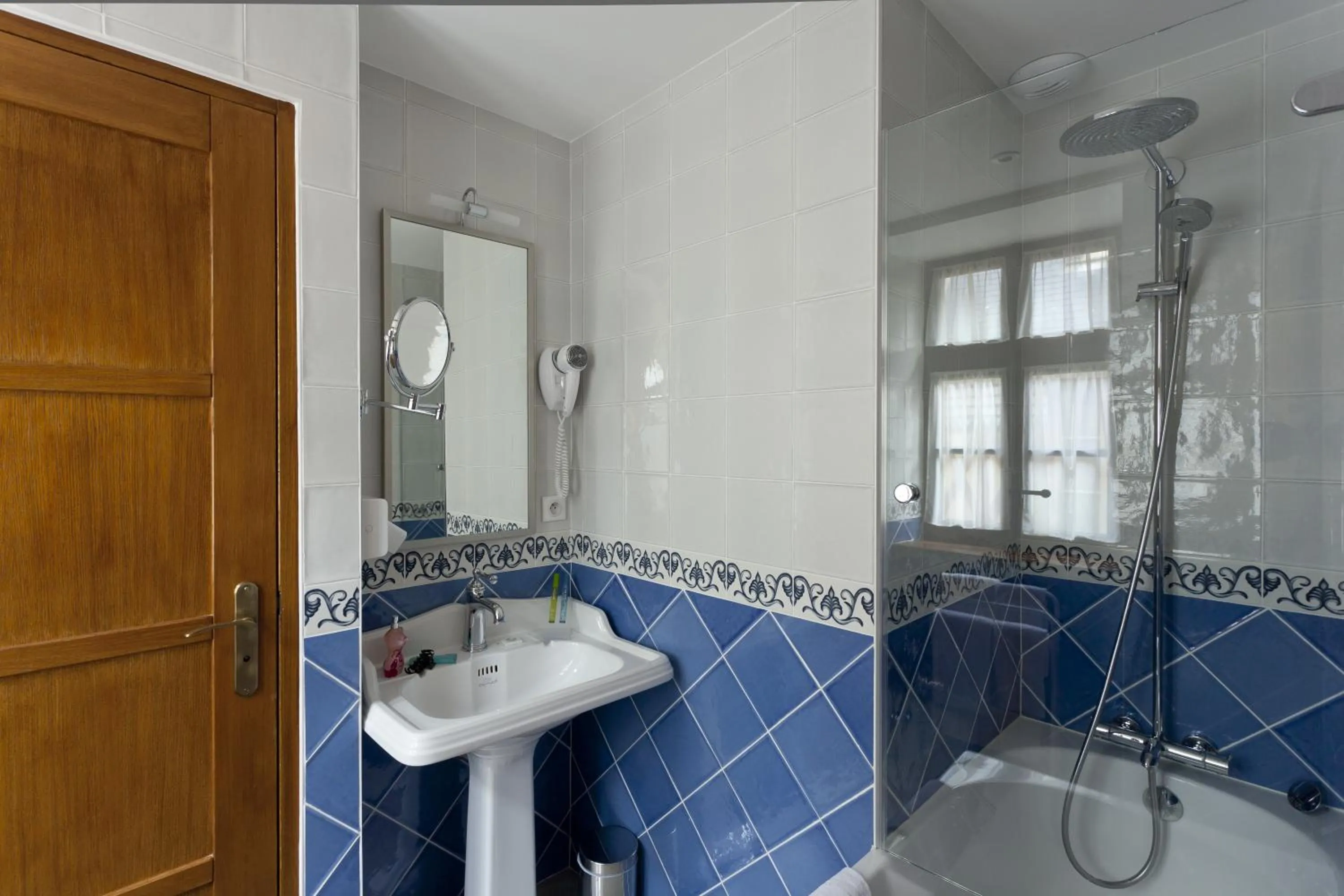 Bathroom in Auberge Saint Pierre