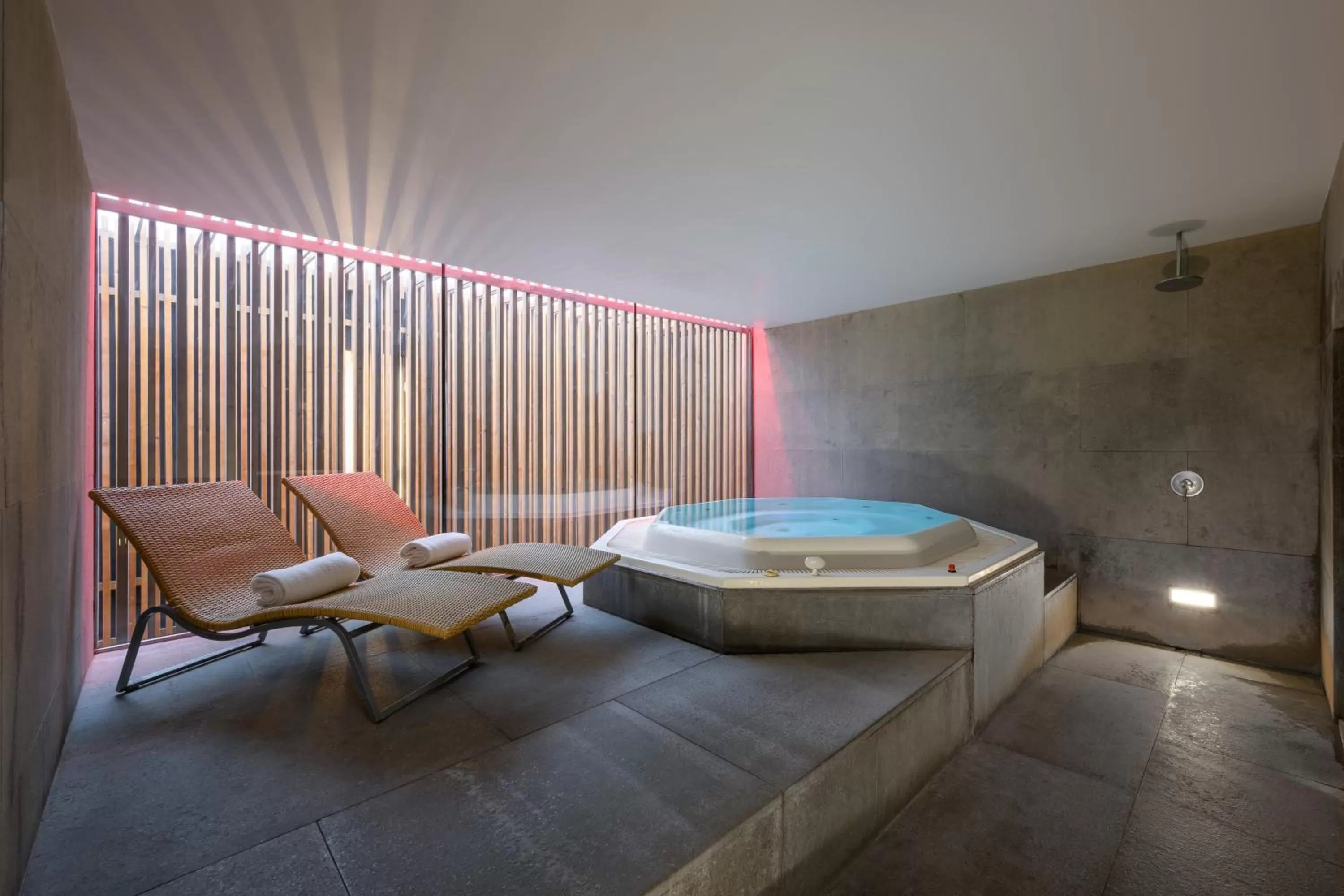 Hot Tub in Inspira Liberdade Boutique Hotel
