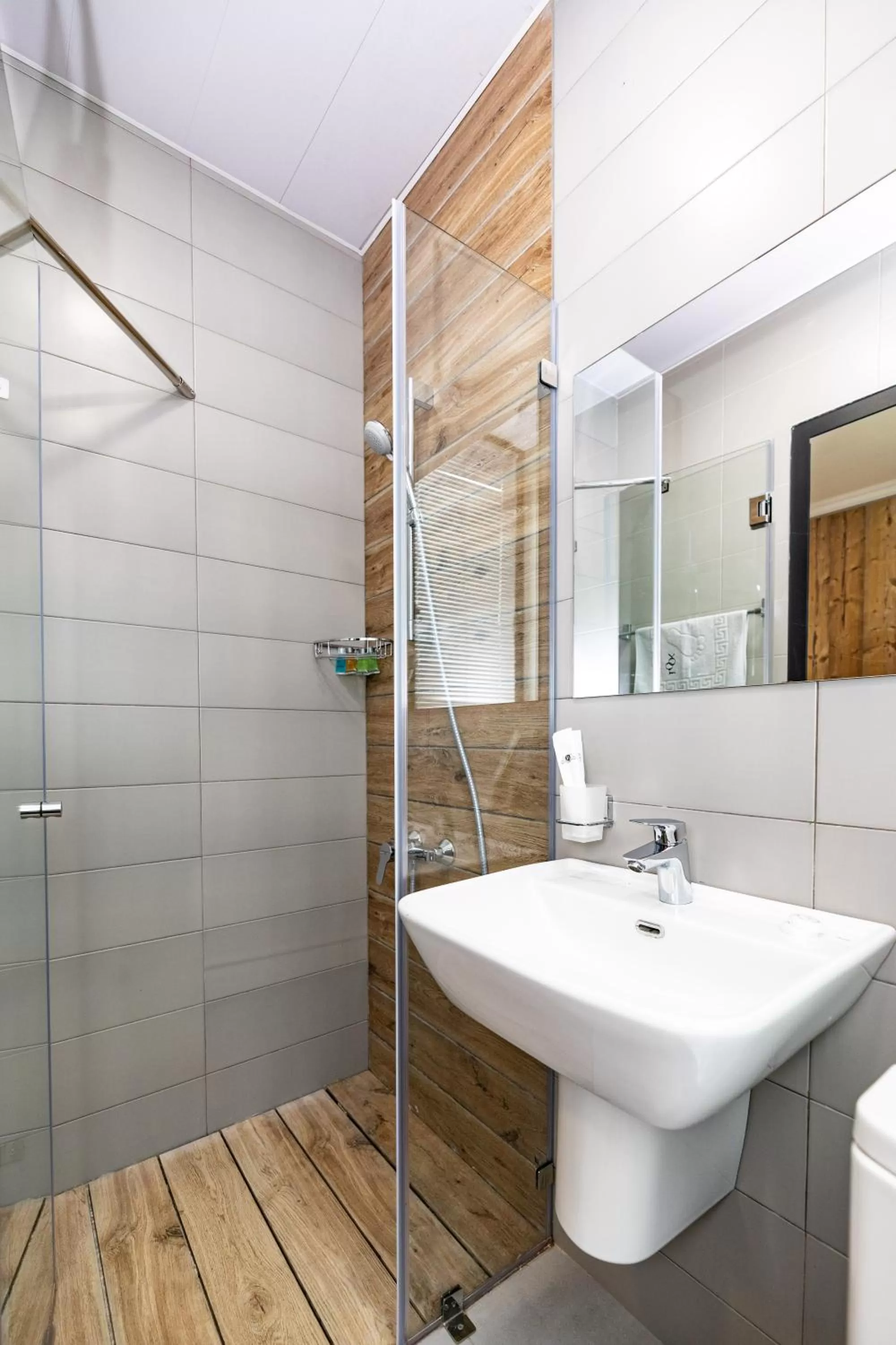 Shower in Old Side Corner