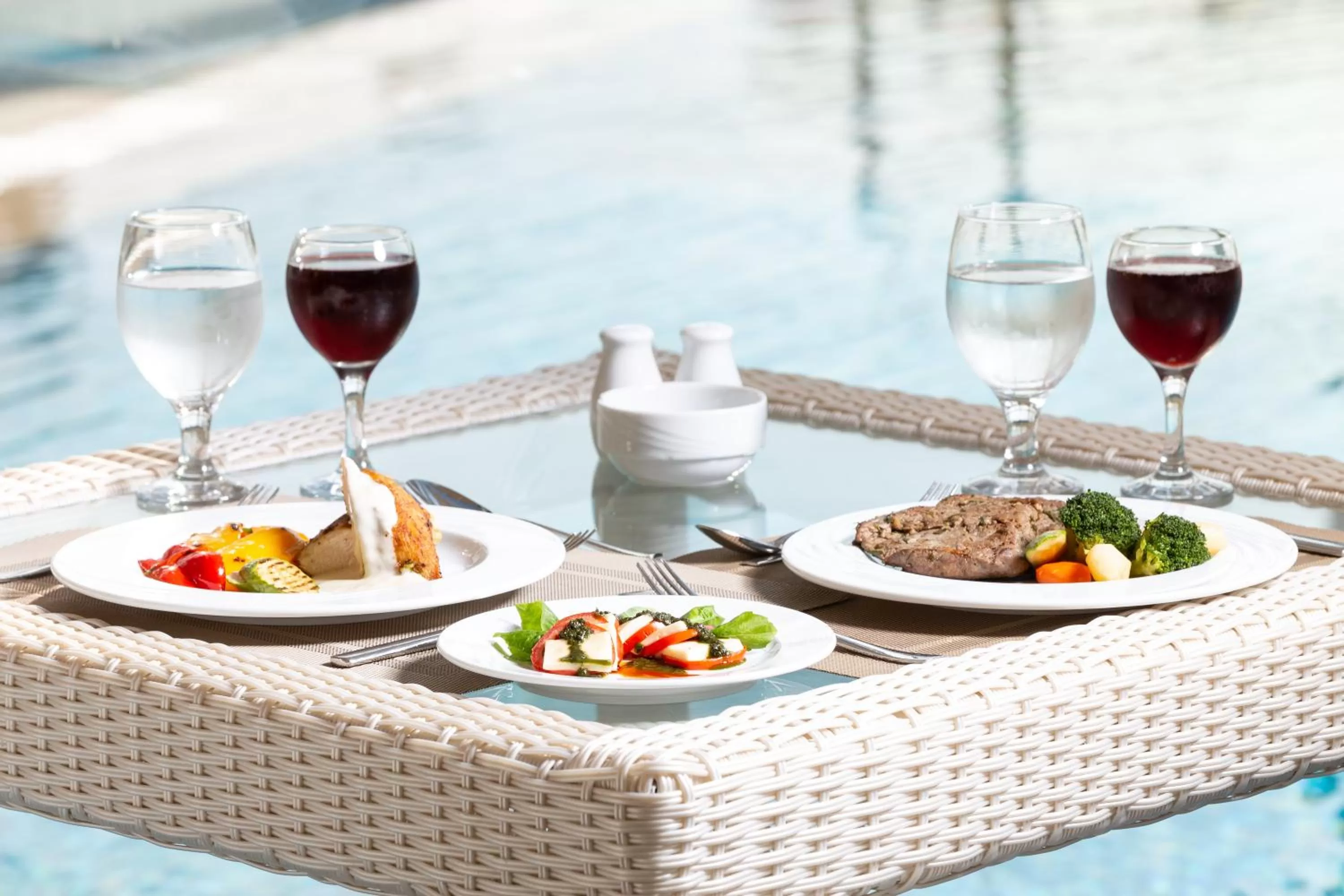 Food and drinks in Beach Albatros Aqua Park - Hurghada