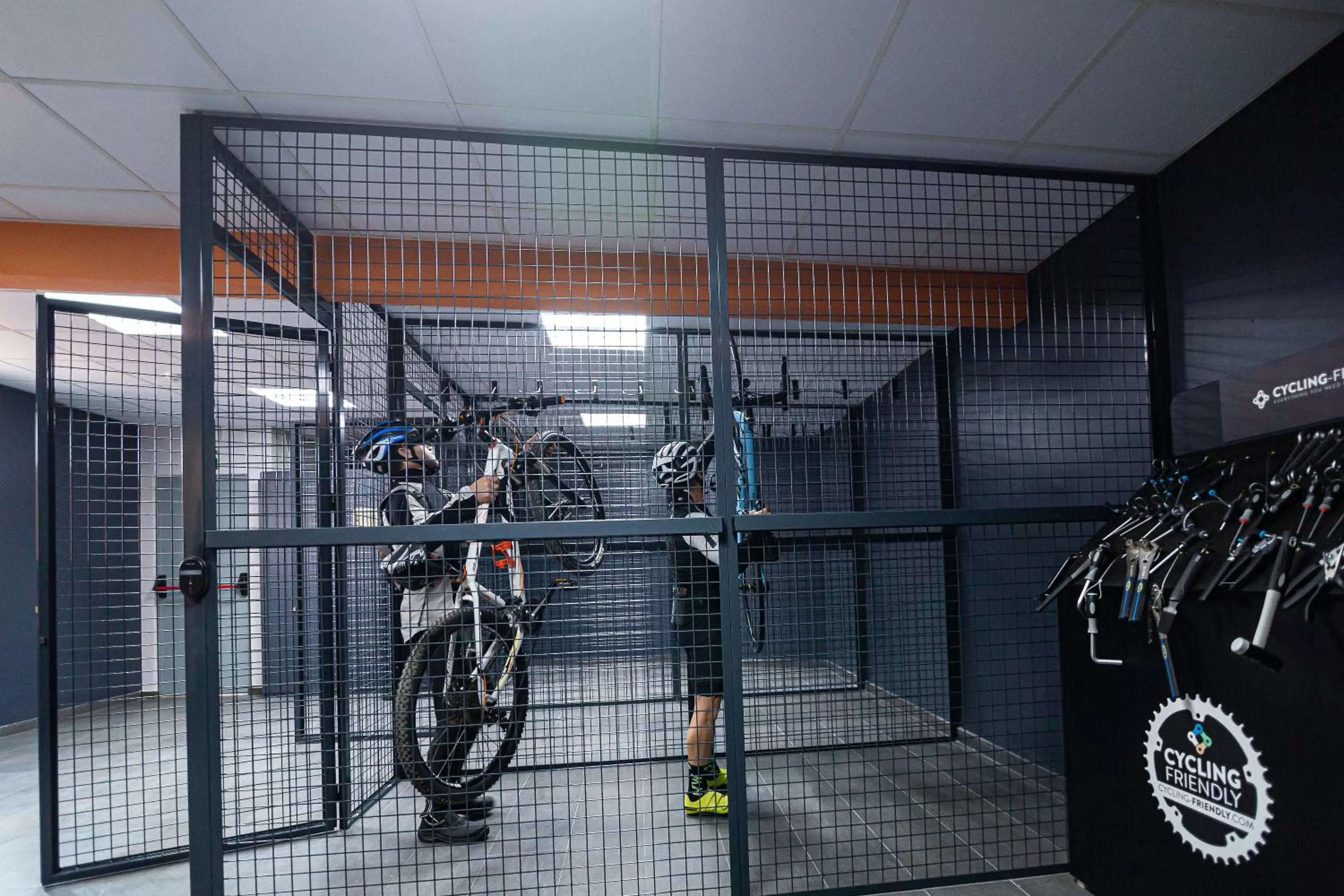 Cycling in Climia Benidorm Plaza