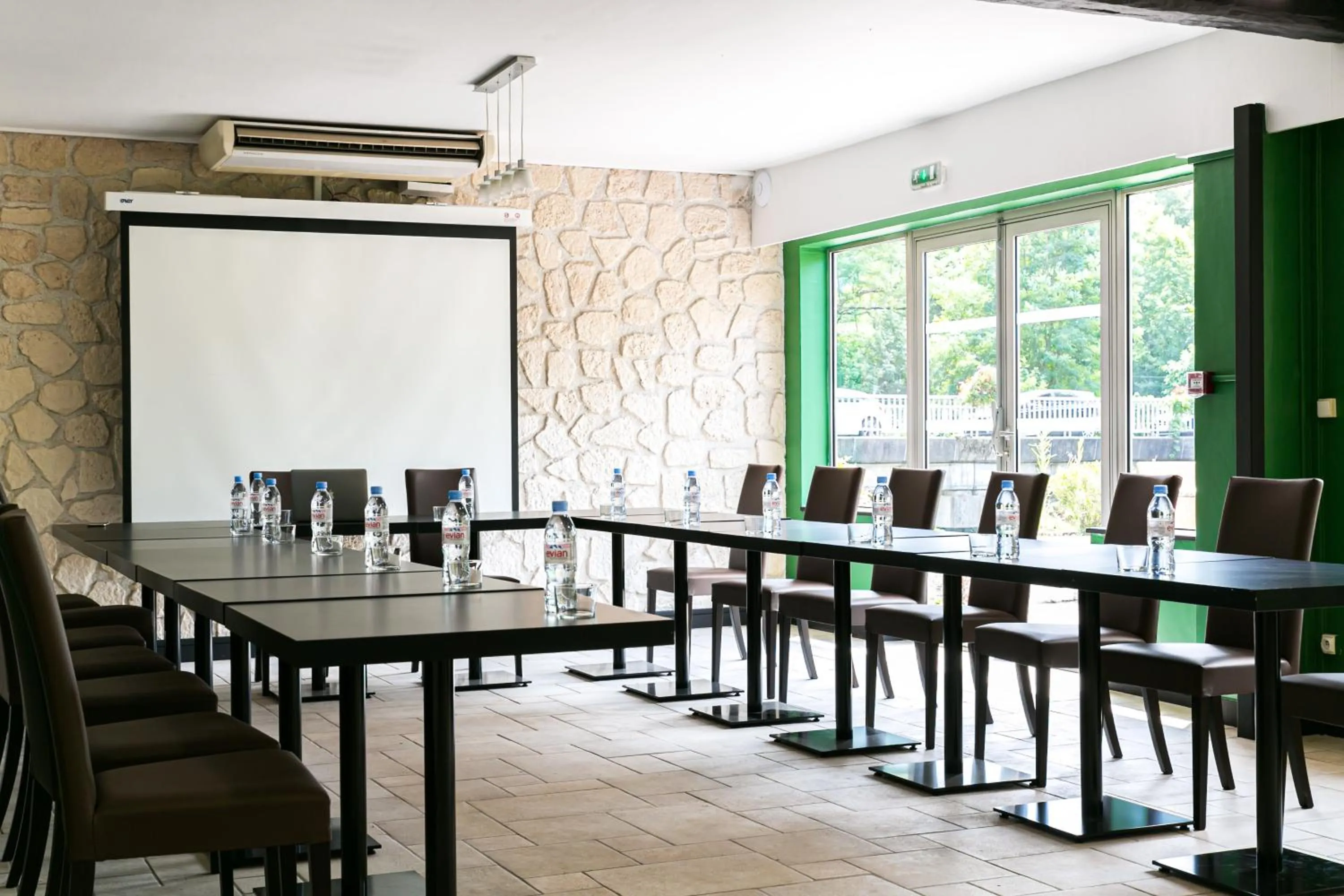Seating area in Hôtel du Pont