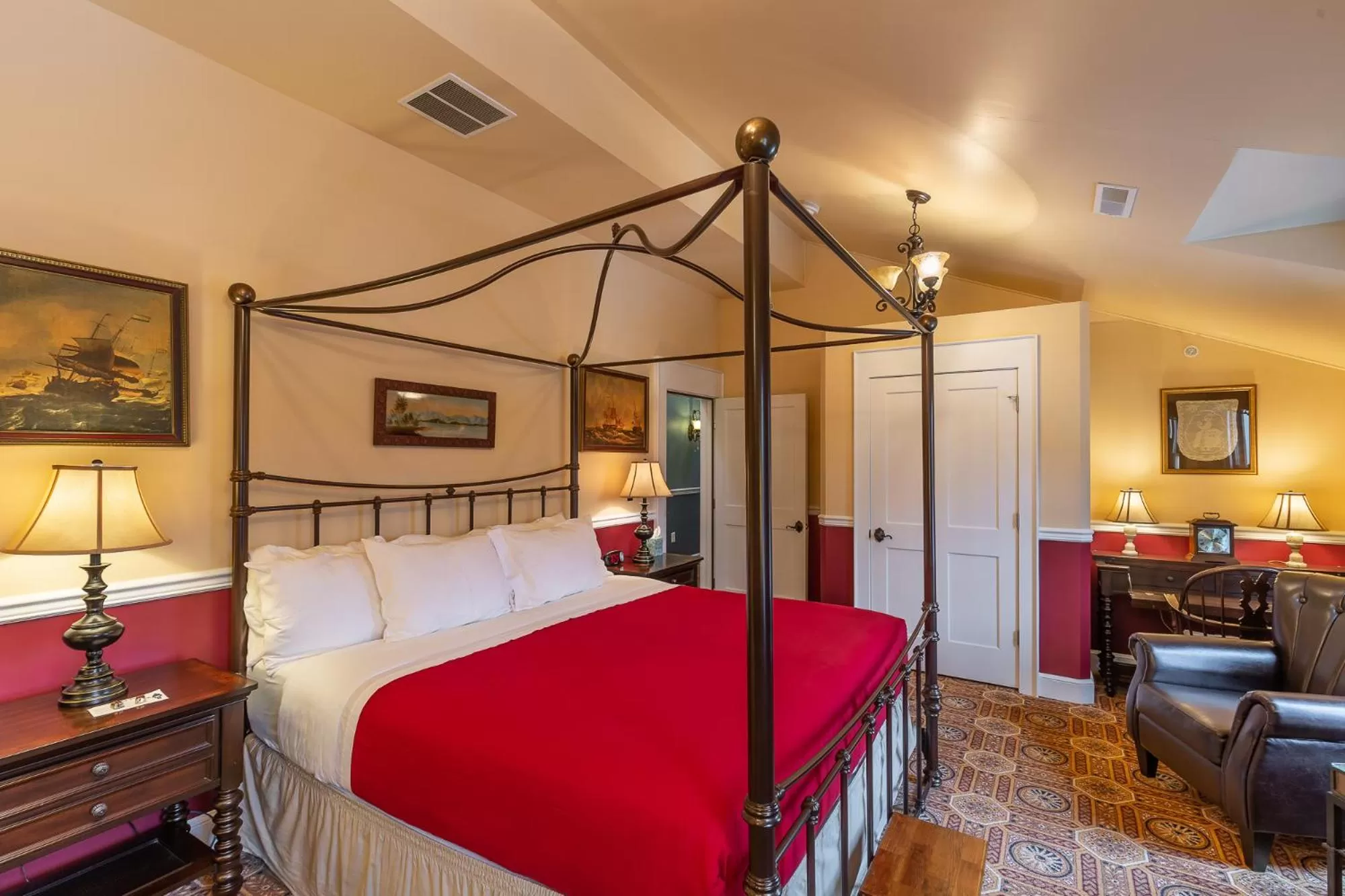 Bed in Steele Mansion Inn & Gathering Hub