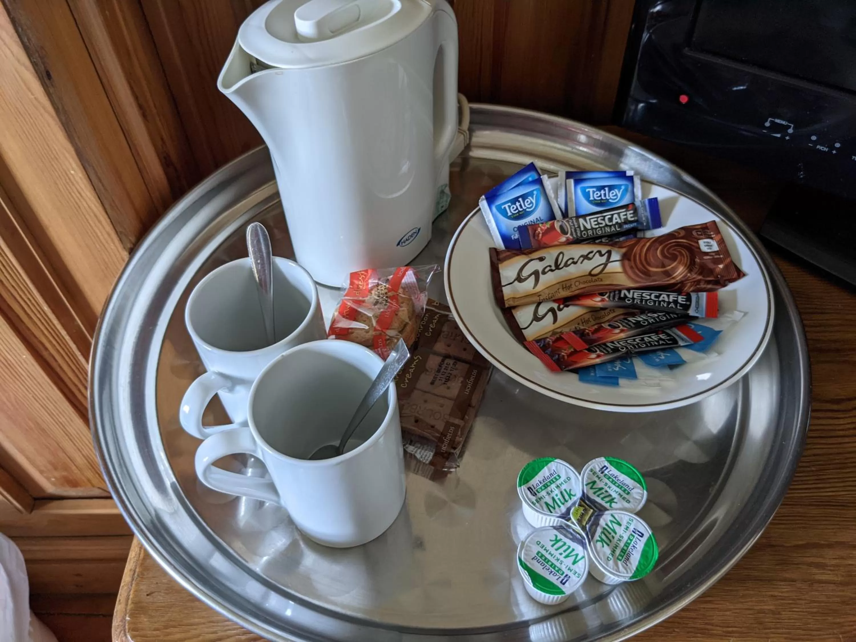 The Londesborough Arms bar with en-suite rooms