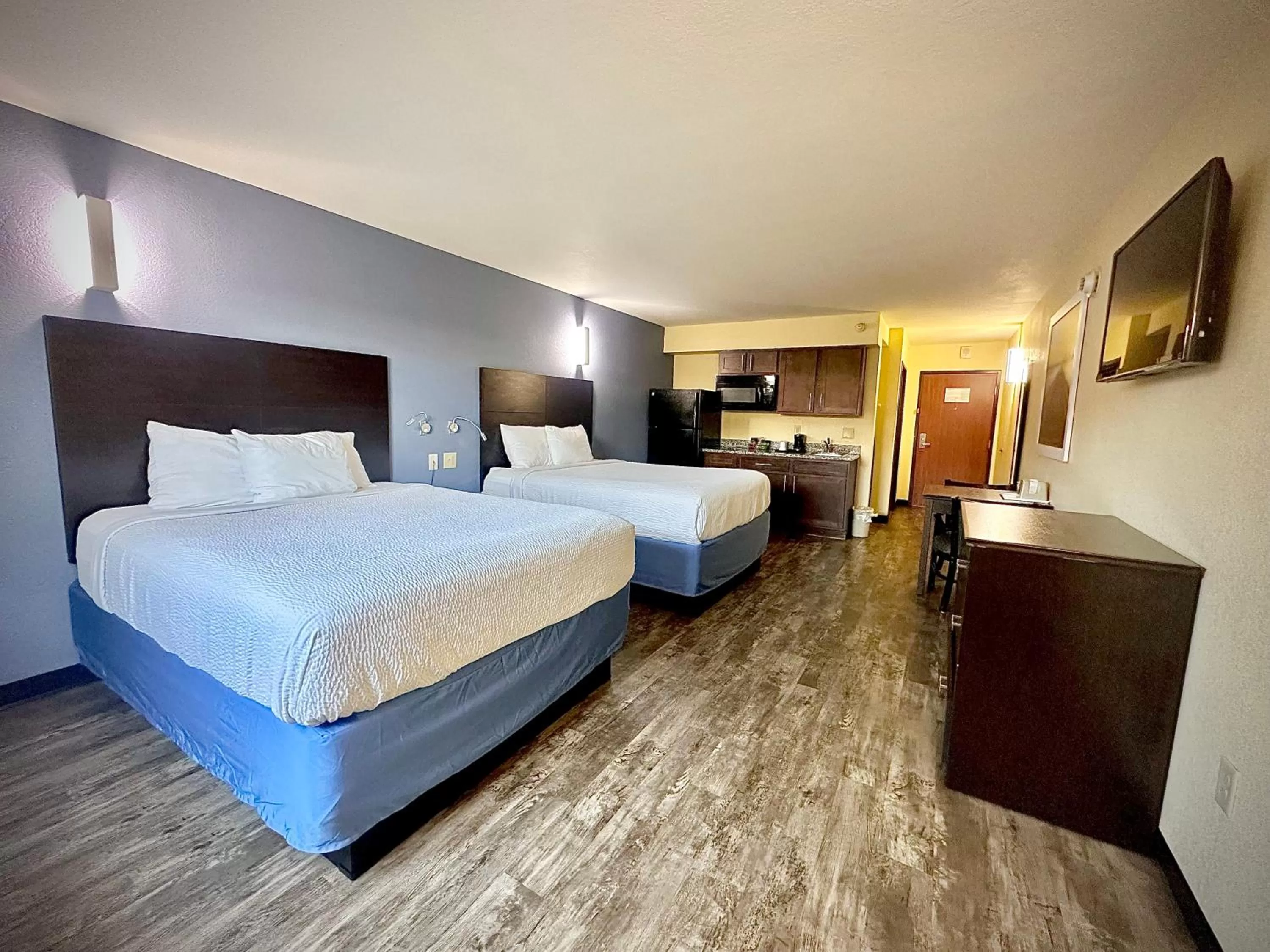 Photo of the whole room, Bed in Days Inn by Wyndham New Orleans Pontchartrain