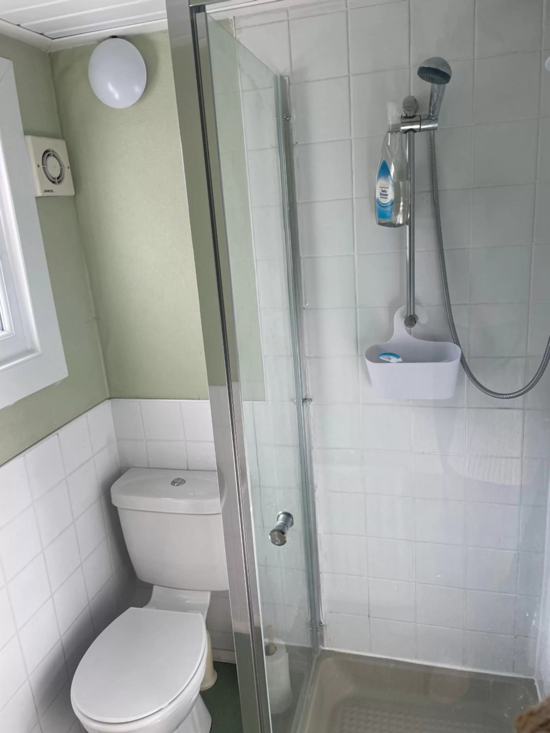 Shower in Ivydene Guest House