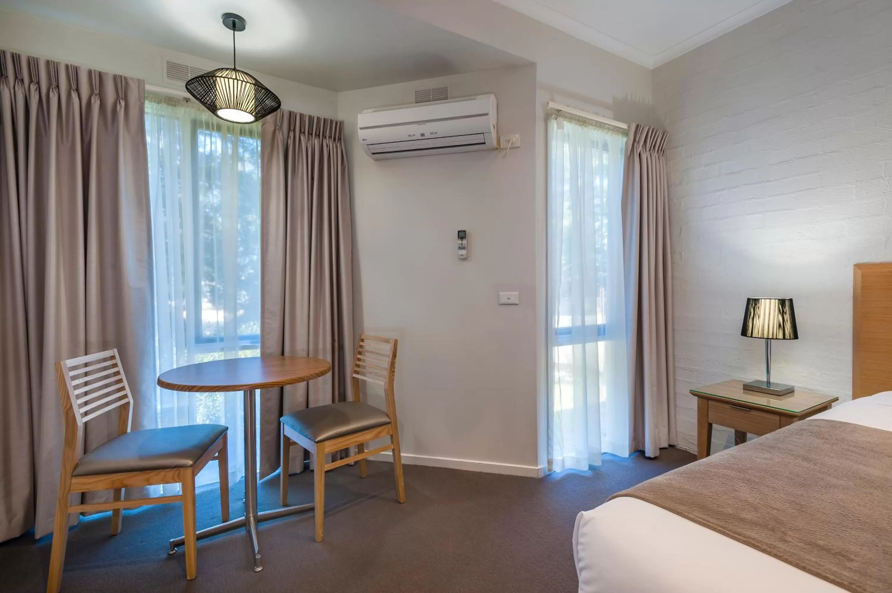 Bed in Comfort Inn Coach & Bushmans