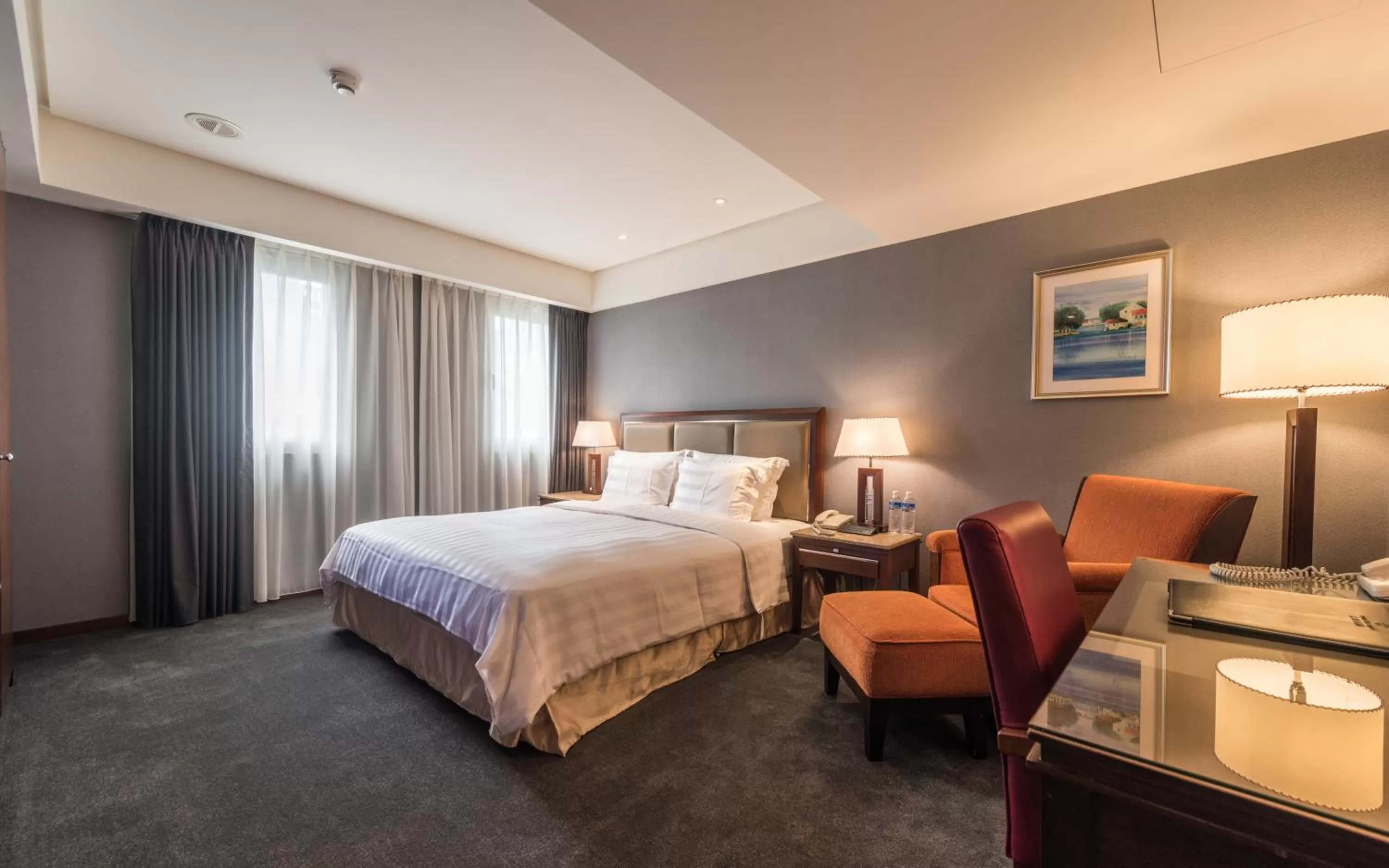 Photo of the whole room, Bed in Royal Biz Taipei Hotel