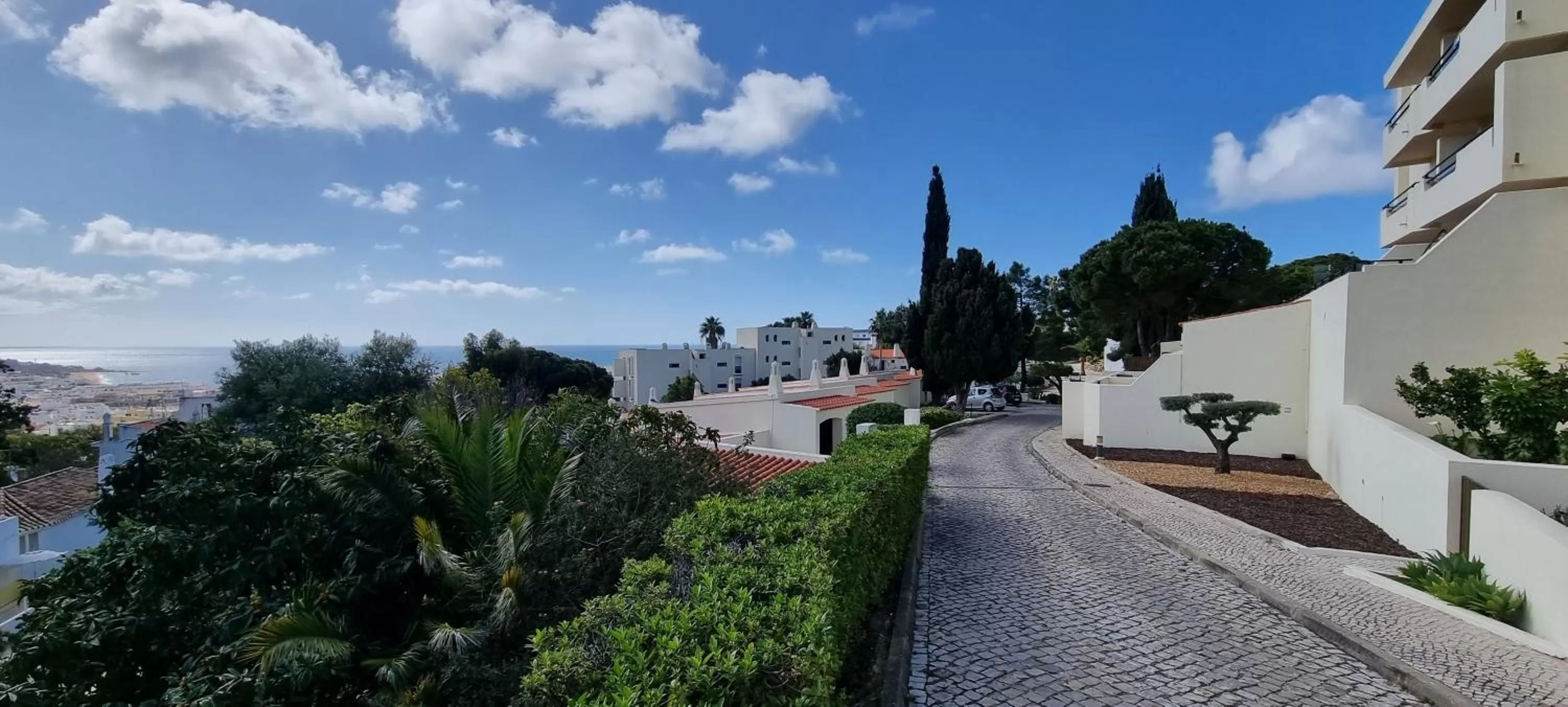 Property building in Albufeira Jardim by Umbral