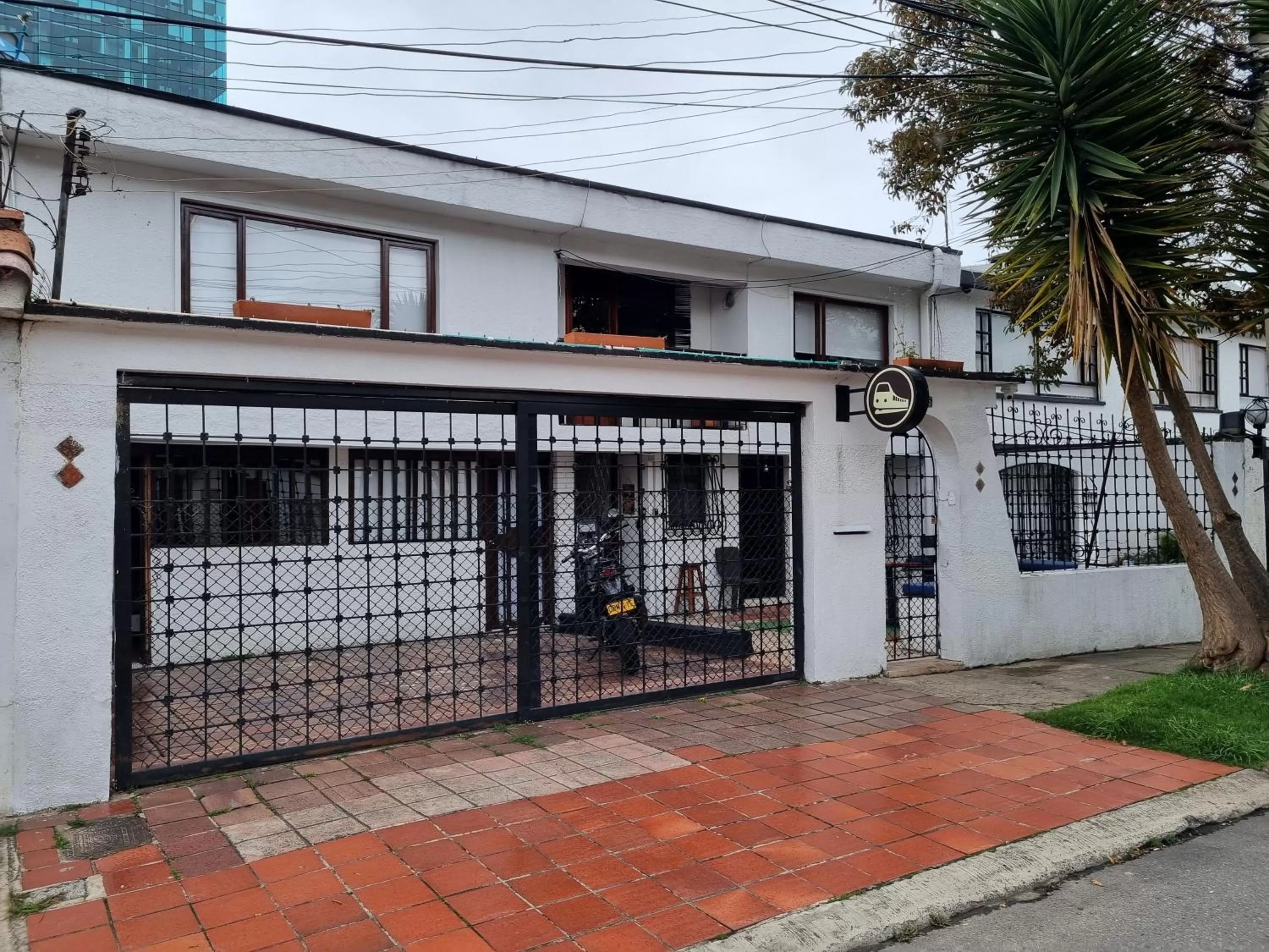 Property building in acogedor Hostal usaquen la parada del tren