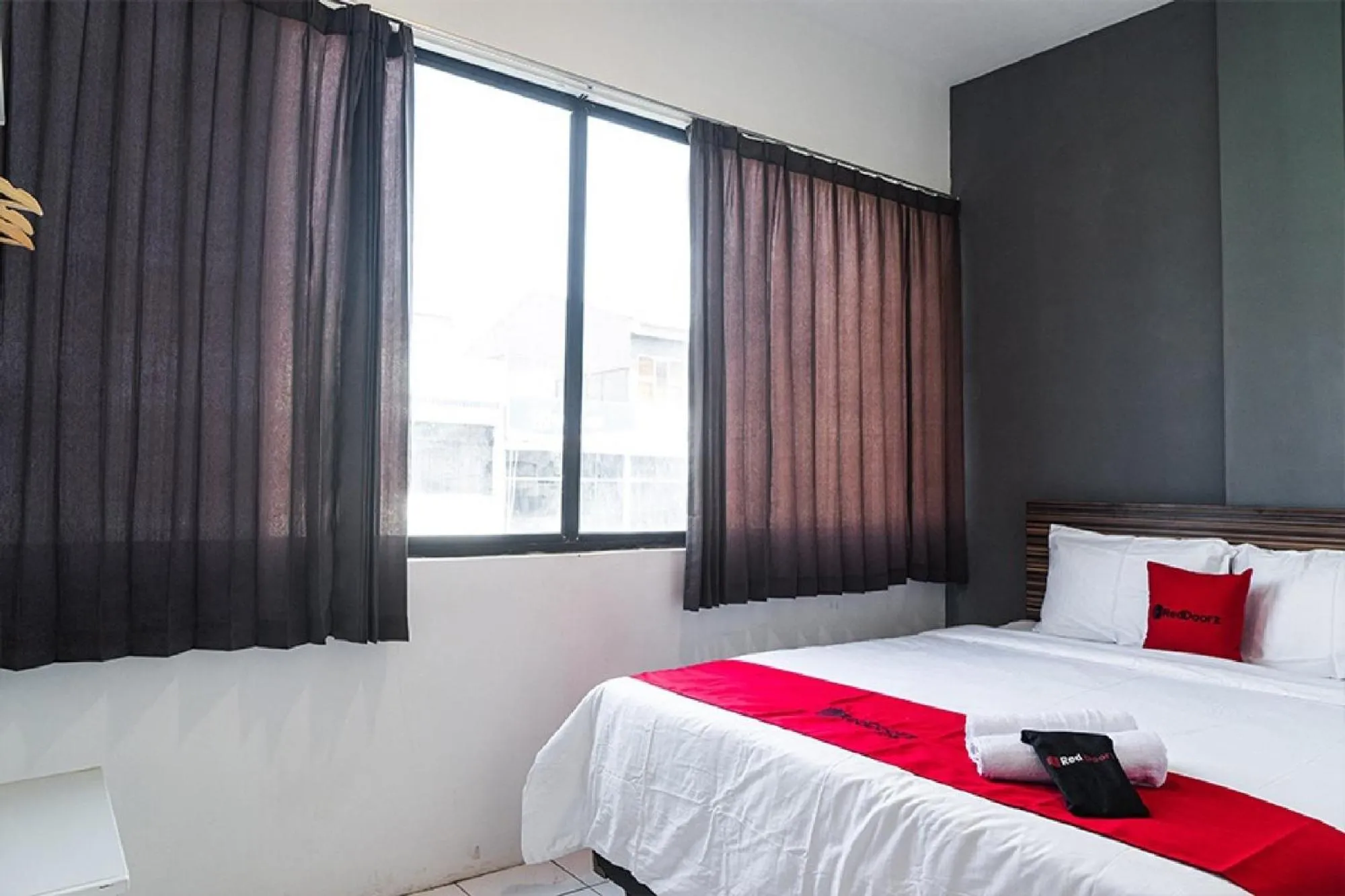 Bed in RedDoorz near Seasons City Mall