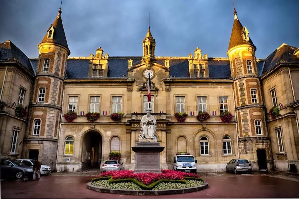 Nearby landmark in Villa Eugénie Melun