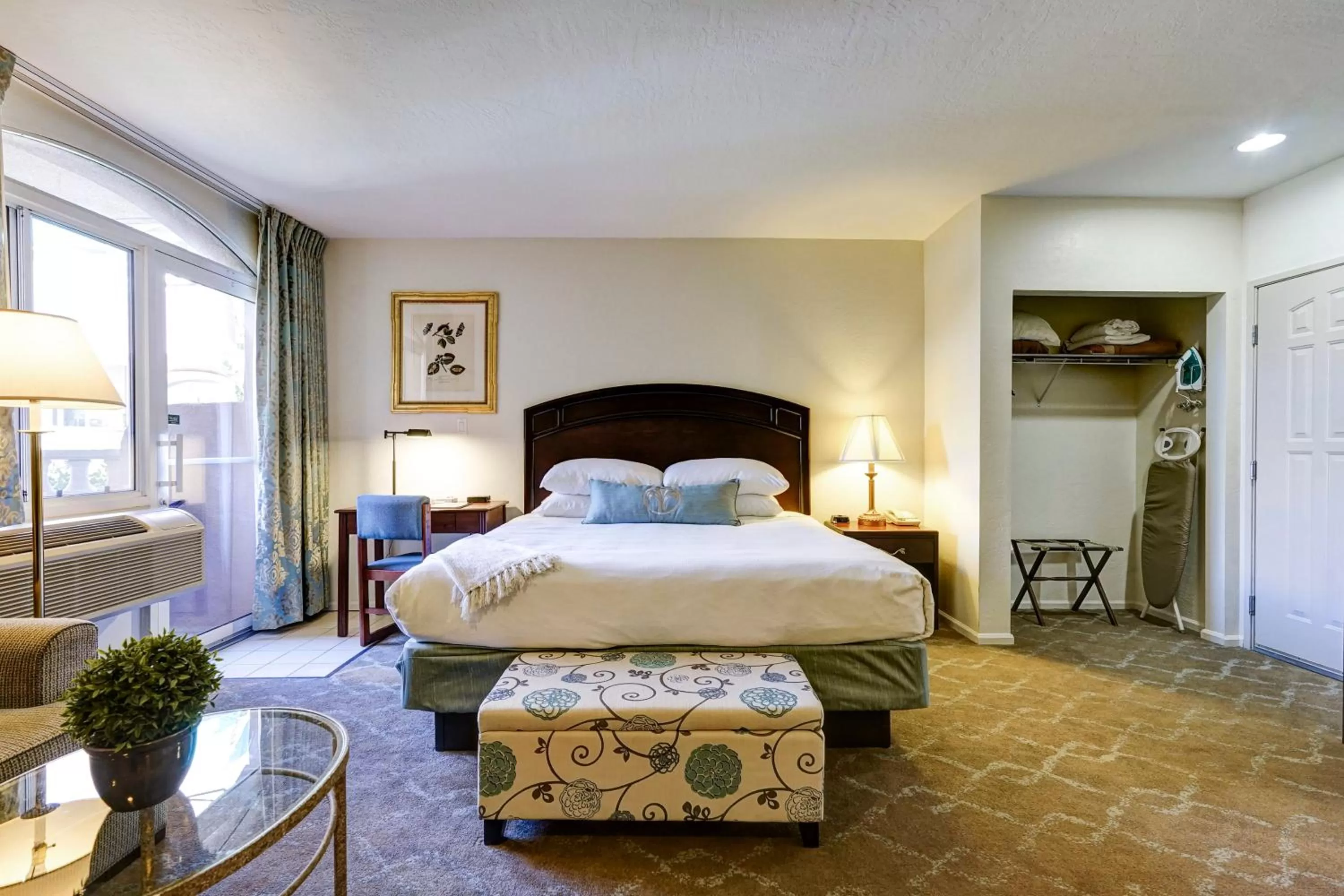 Photo of the whole room, Bed in Forest Villas Hotel