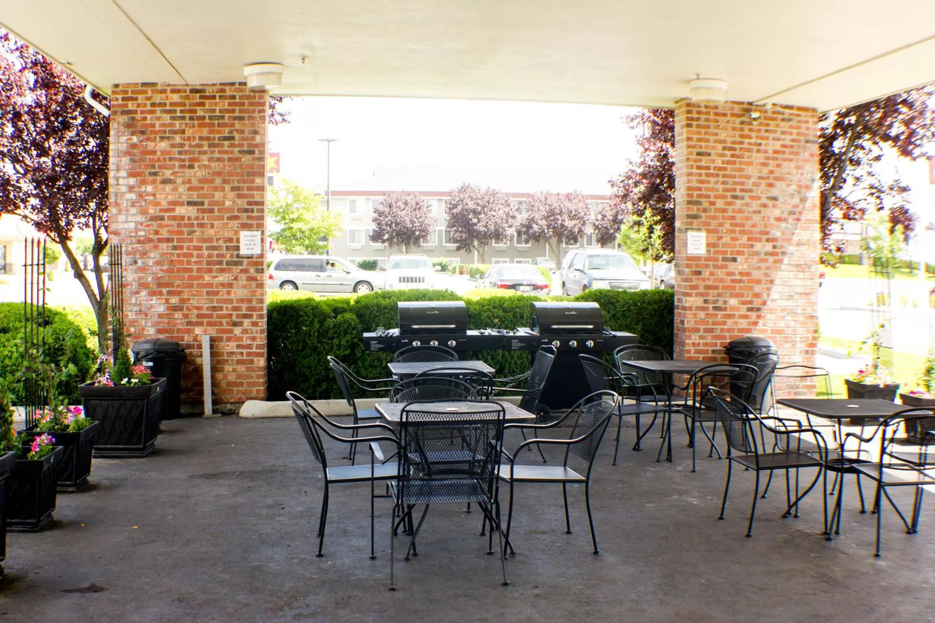 BBQ facilities in Inn at Moses Lake