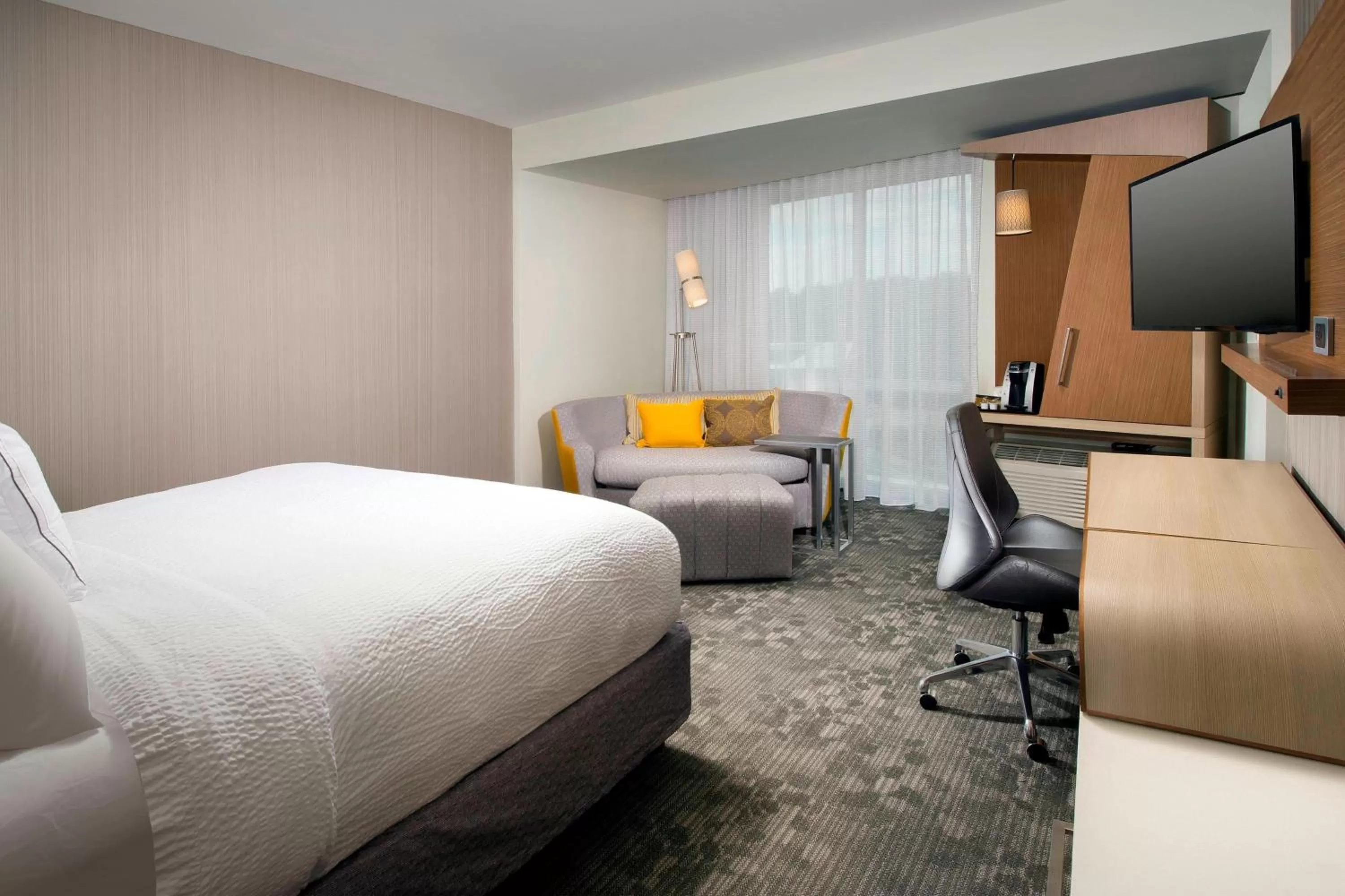 King Room with Sofa Bed - Hearing Accessible in Courtyard by Marriott Atlanta NE/Duluth Sugarloaf