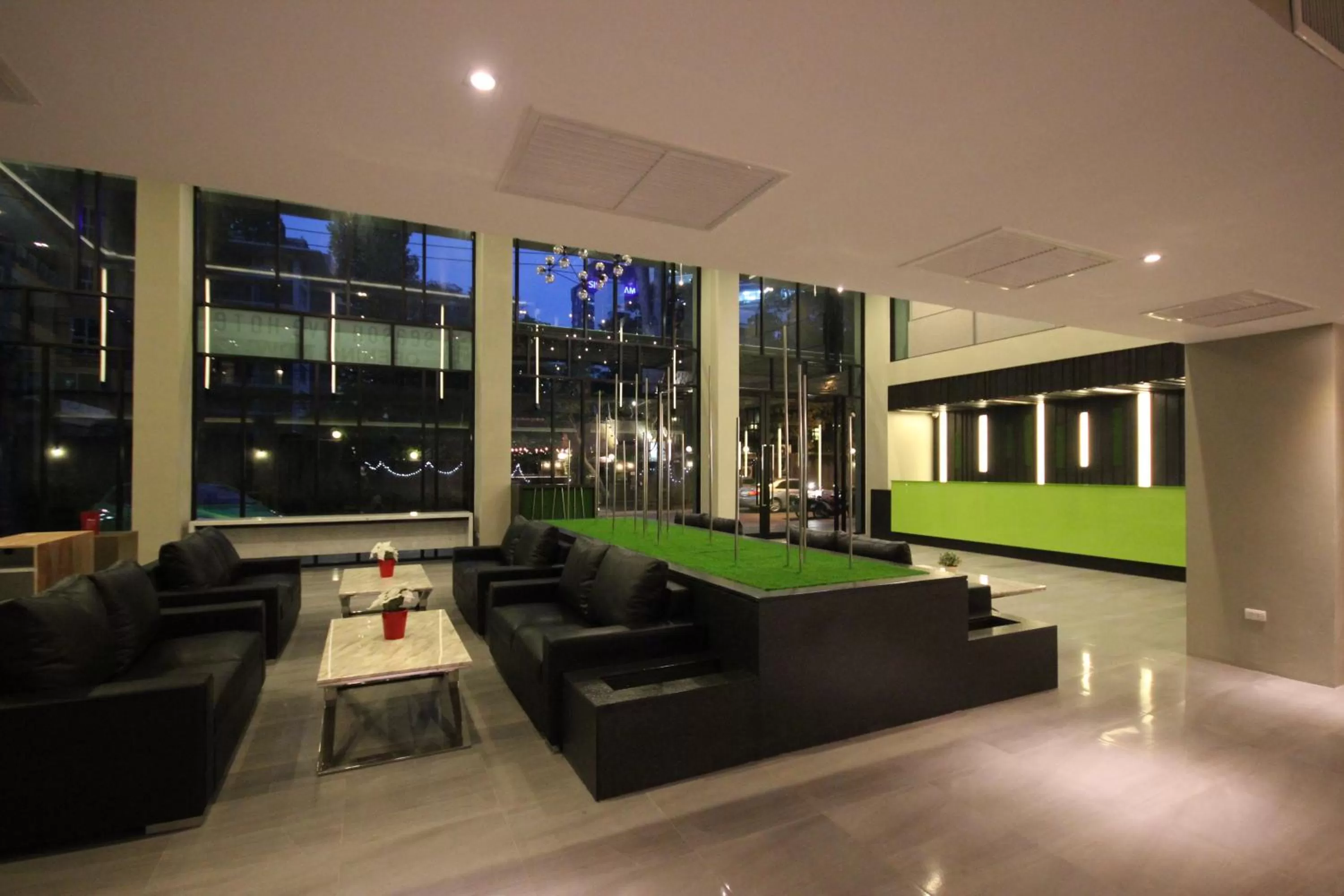 Lobby or reception in Season Five Hotel