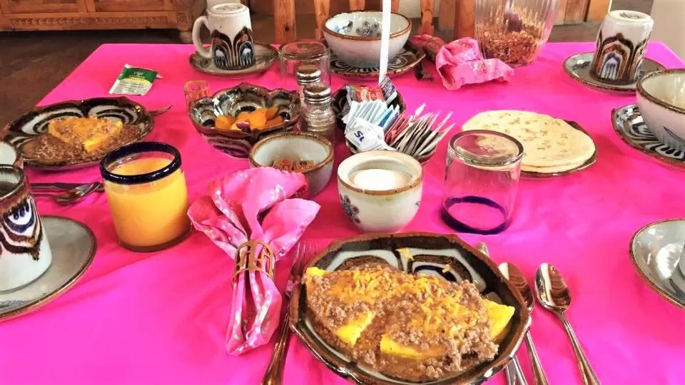 Breakfast in Casa Benavides Inn