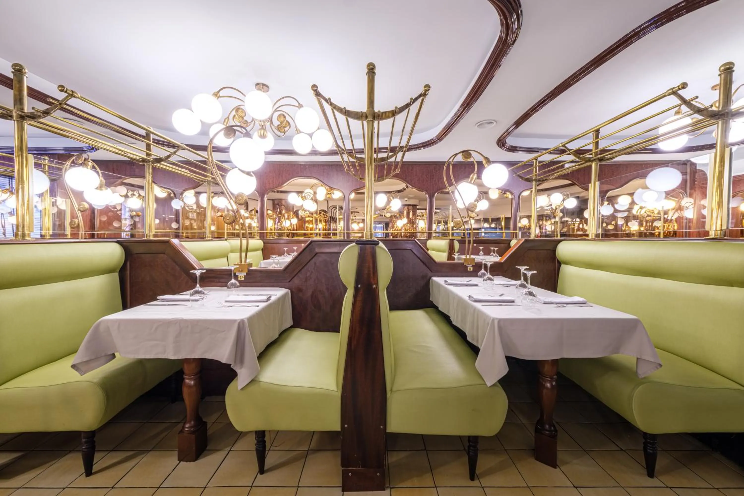 Restaurant/places to eat in Hotel Sporting