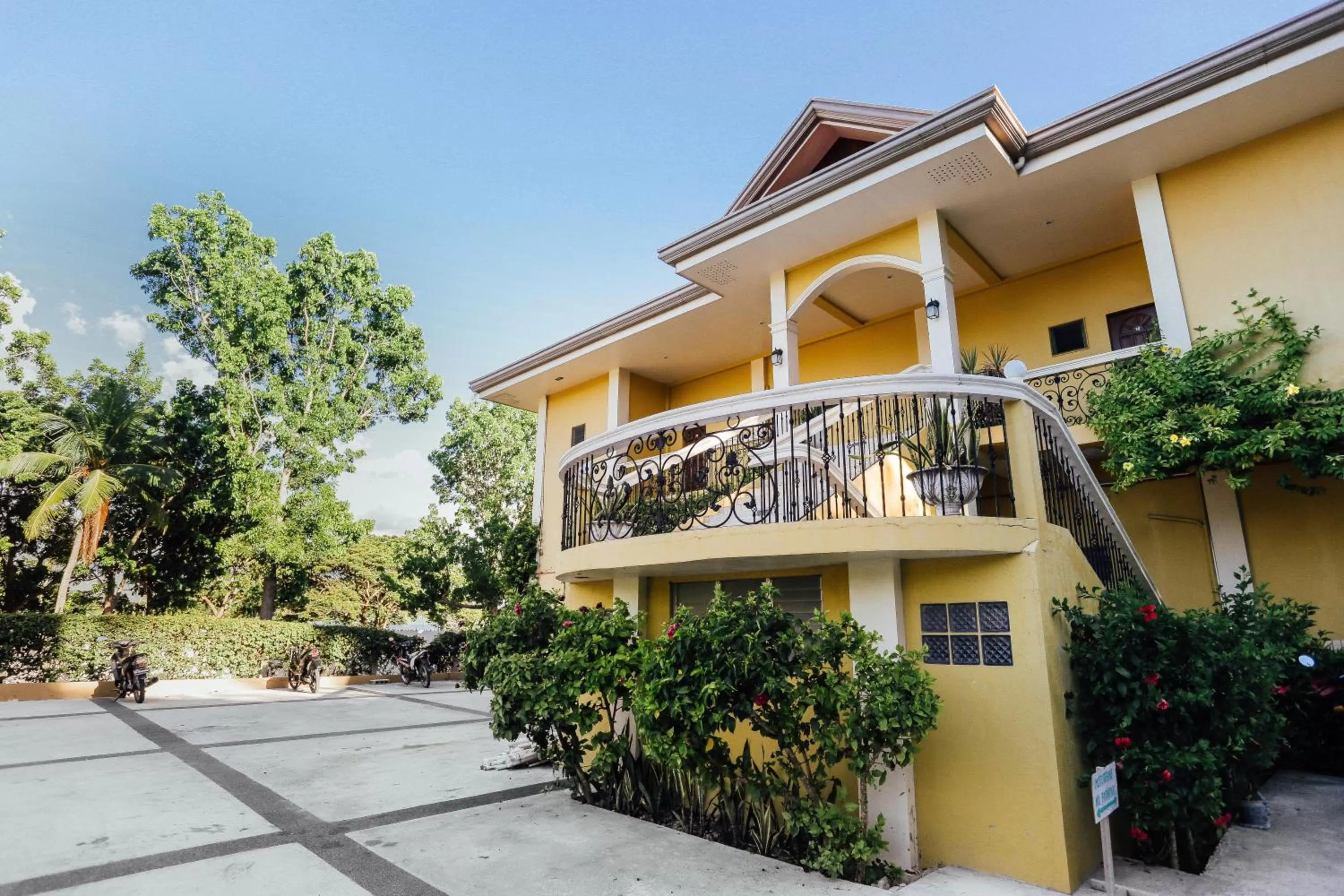 Property building in Turtle Bay Dive Resort