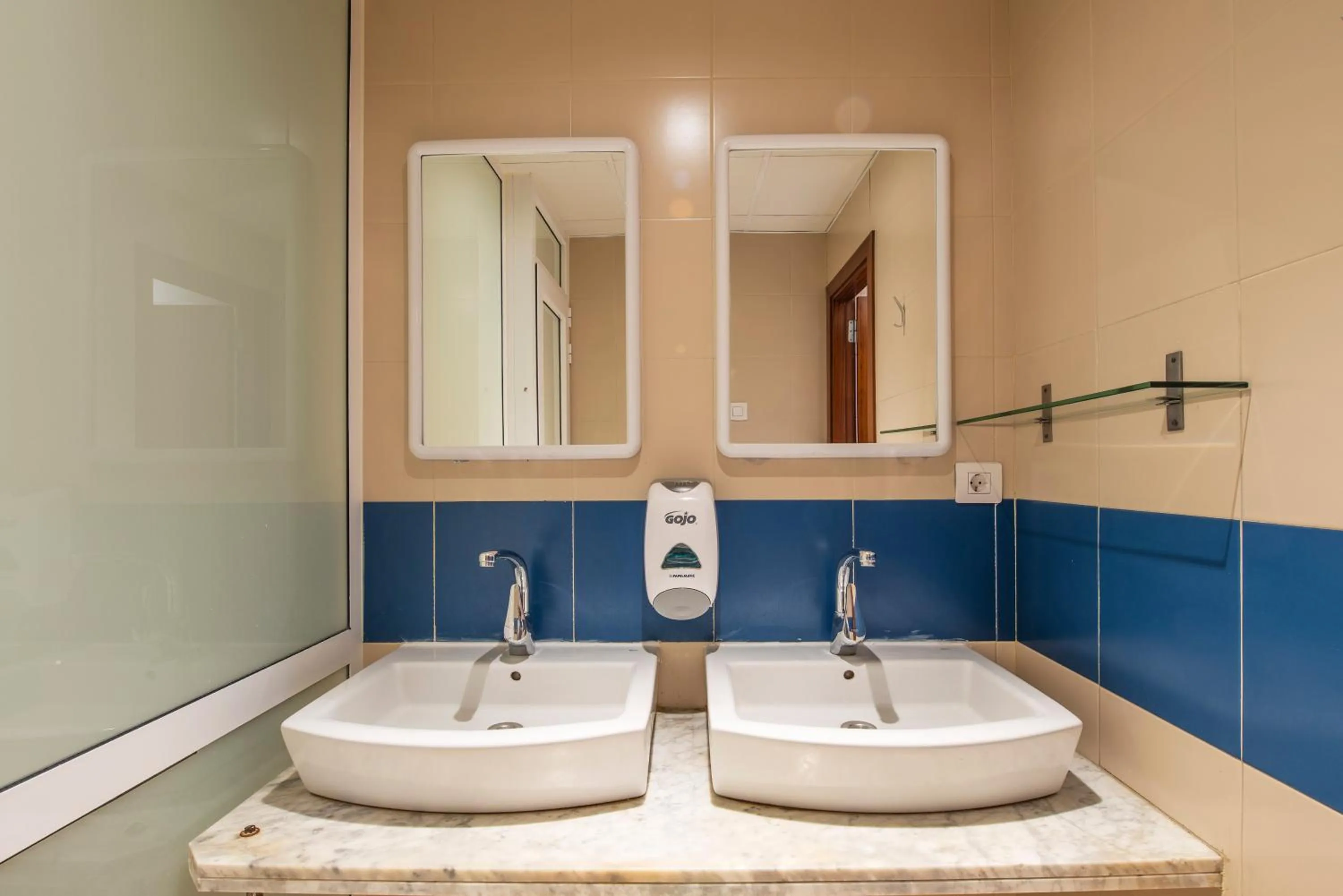 Bathroom in Safestay Barcelona Passeig de Gràcia