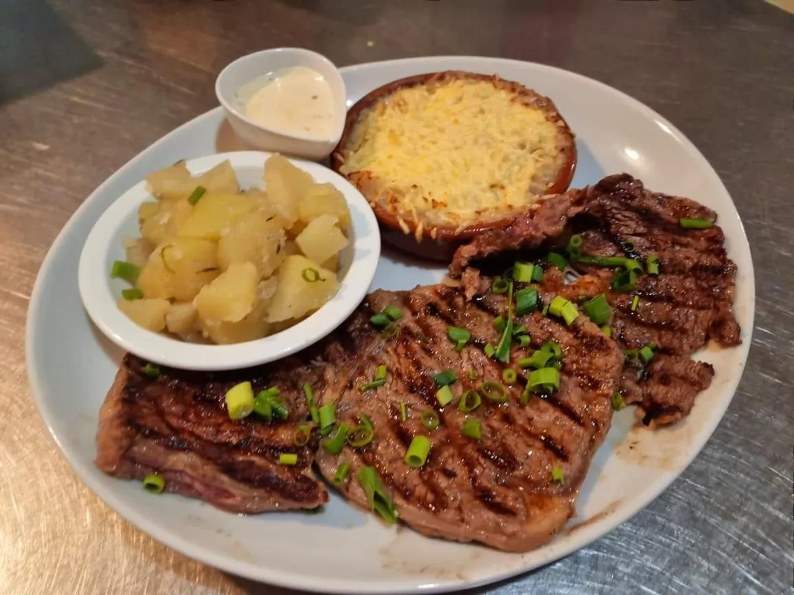 Restaurant/places to eat in Hotel Des Neiges