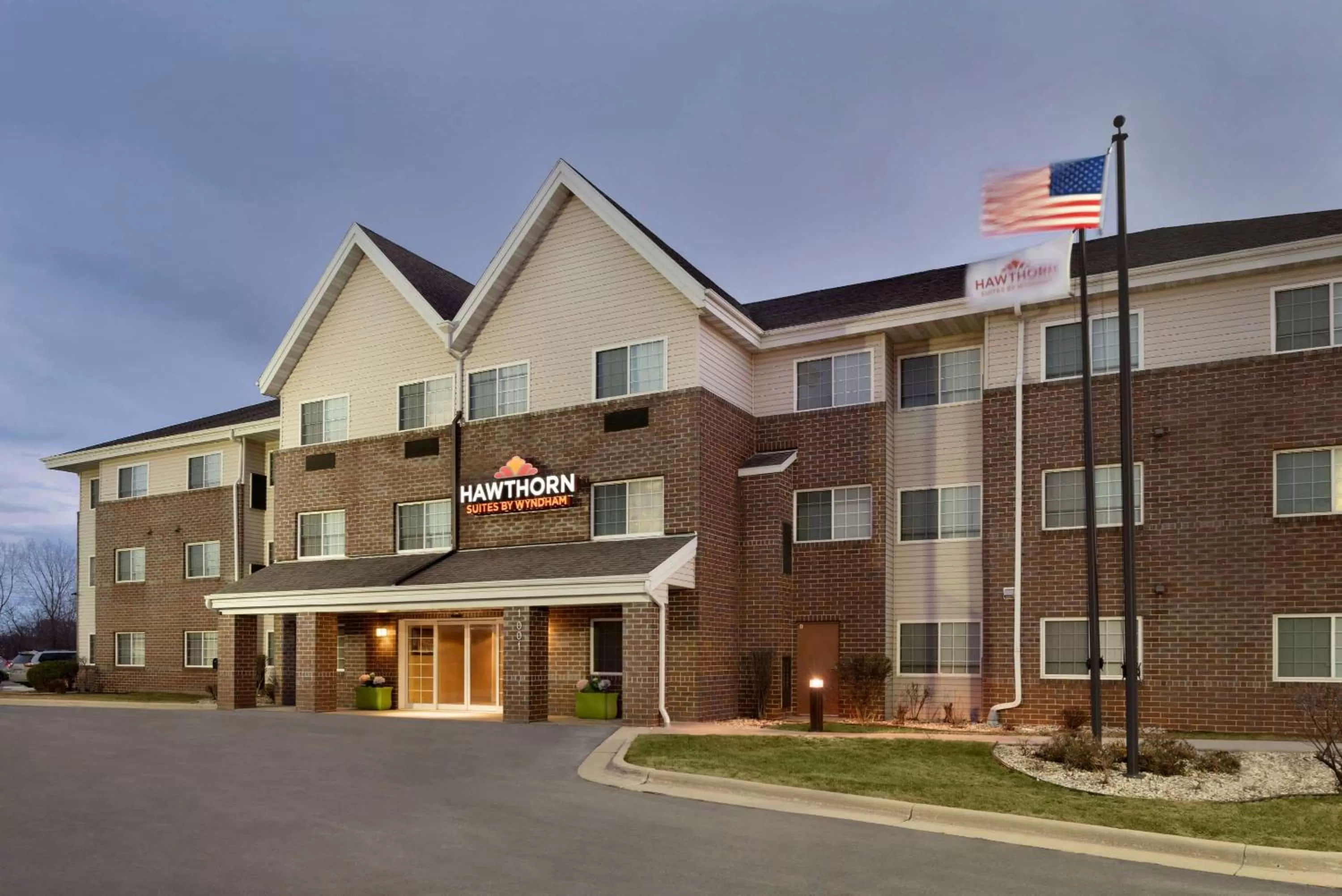 Property building in Hawthorn Extended Stay by Wyndham Milwaukee Airport