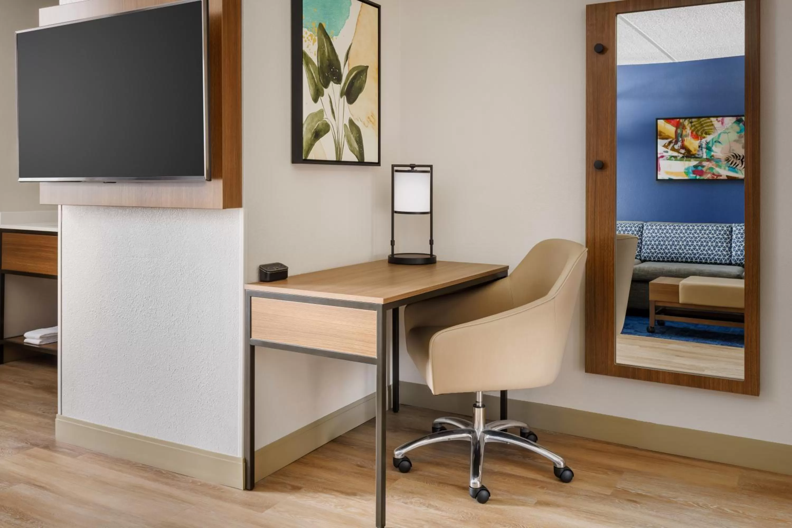 hair dresser in Hyatt Place across from Universal Orlando Resort