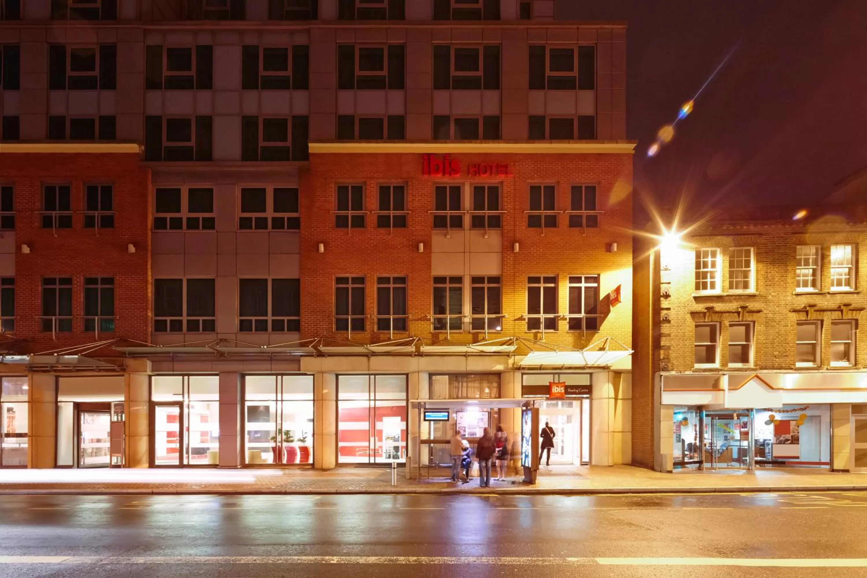 Facade/entrance in ibis Reading Centre