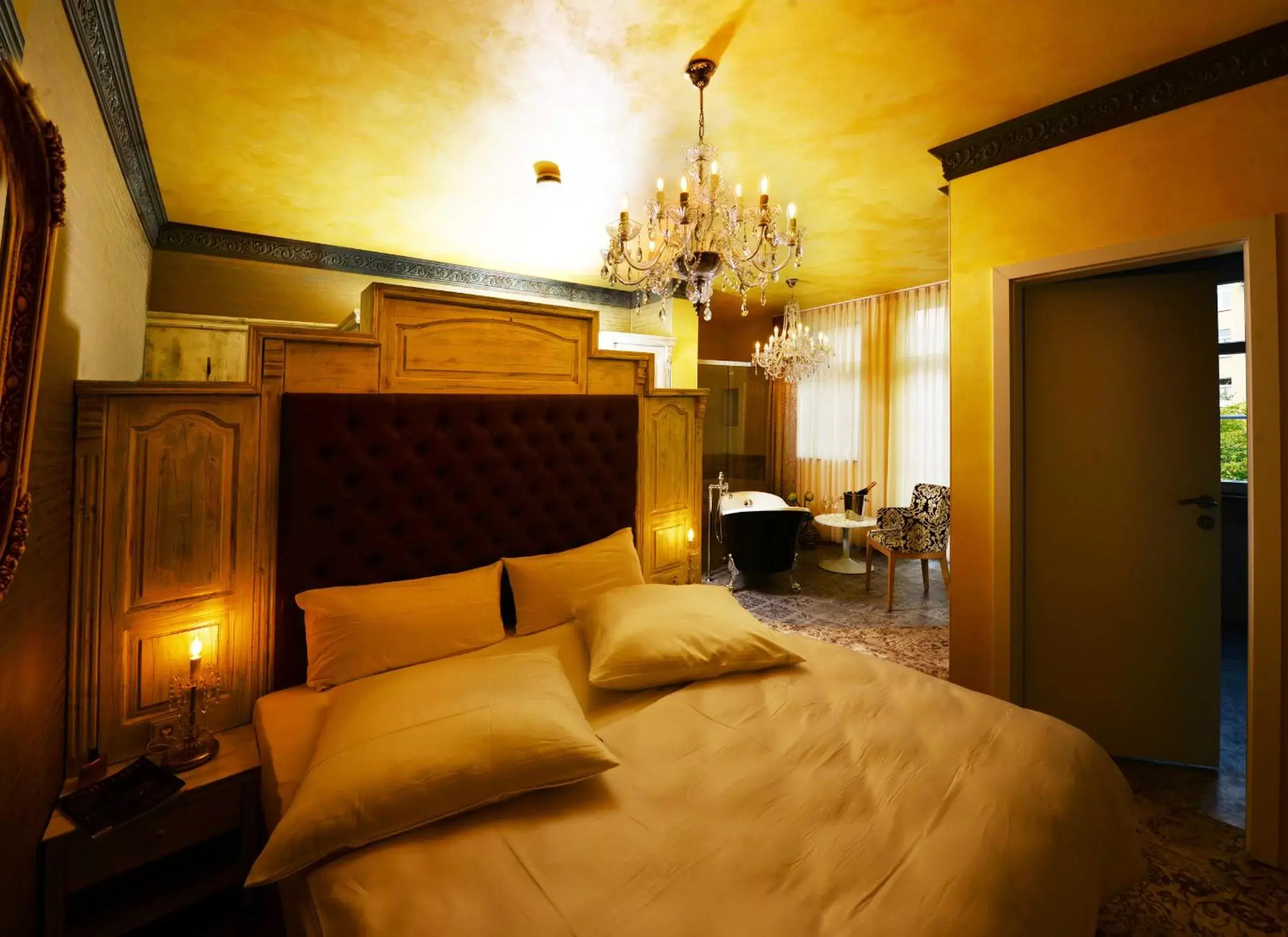 Deluxe Double Room with Bath in MOMENTS Boutique Hotel Deluxe Double Room with Bath in MOMENTS Boutique Hotel