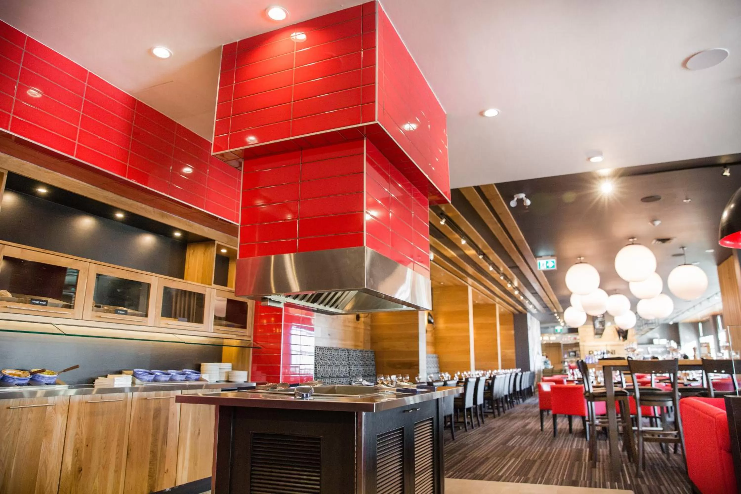 Restaurant/places to eat in Holiday Inn Hotel & Suites Calgary South - Conference Ctr by IHG