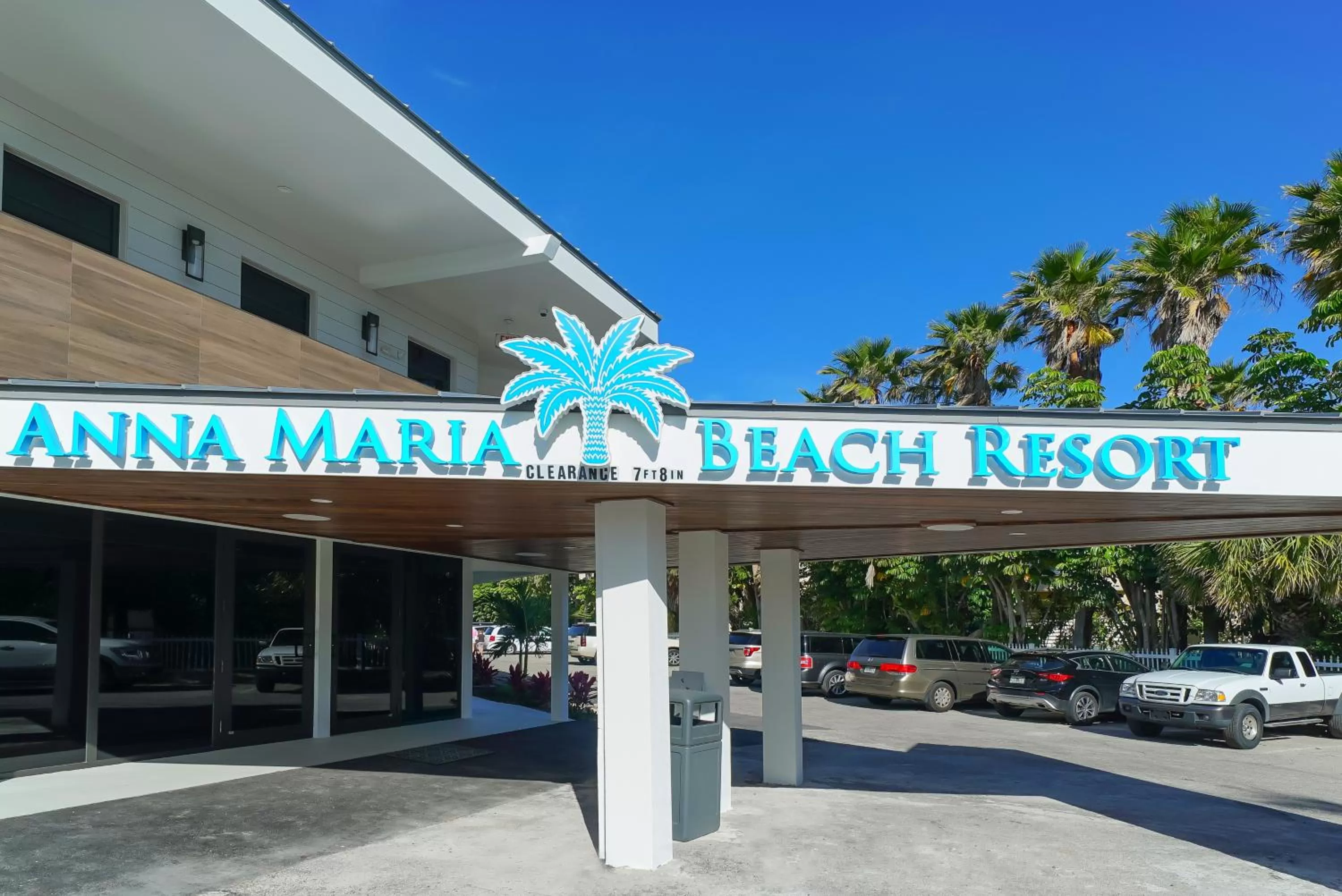 Facade/entrance in Anna Maria Beach Resort