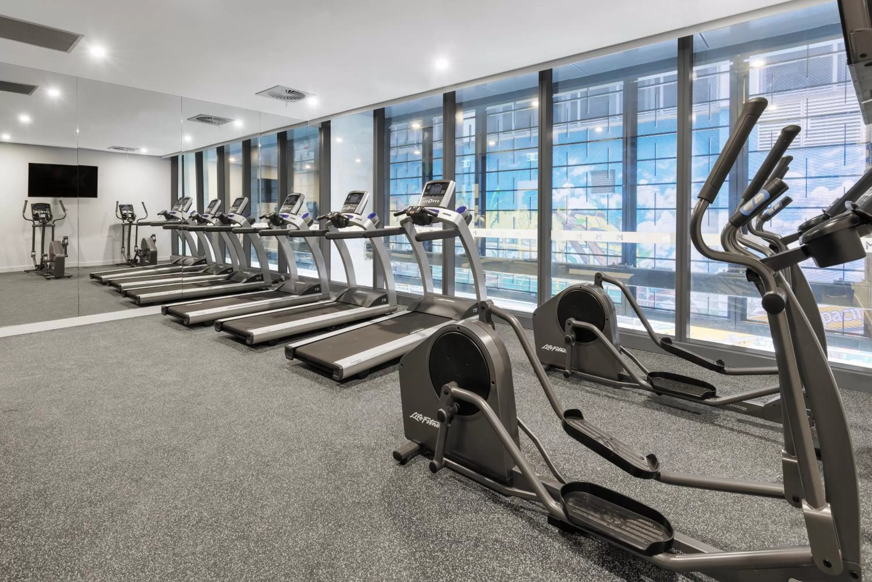 Fitness centre/facilities in Meriton Suites Melbourne