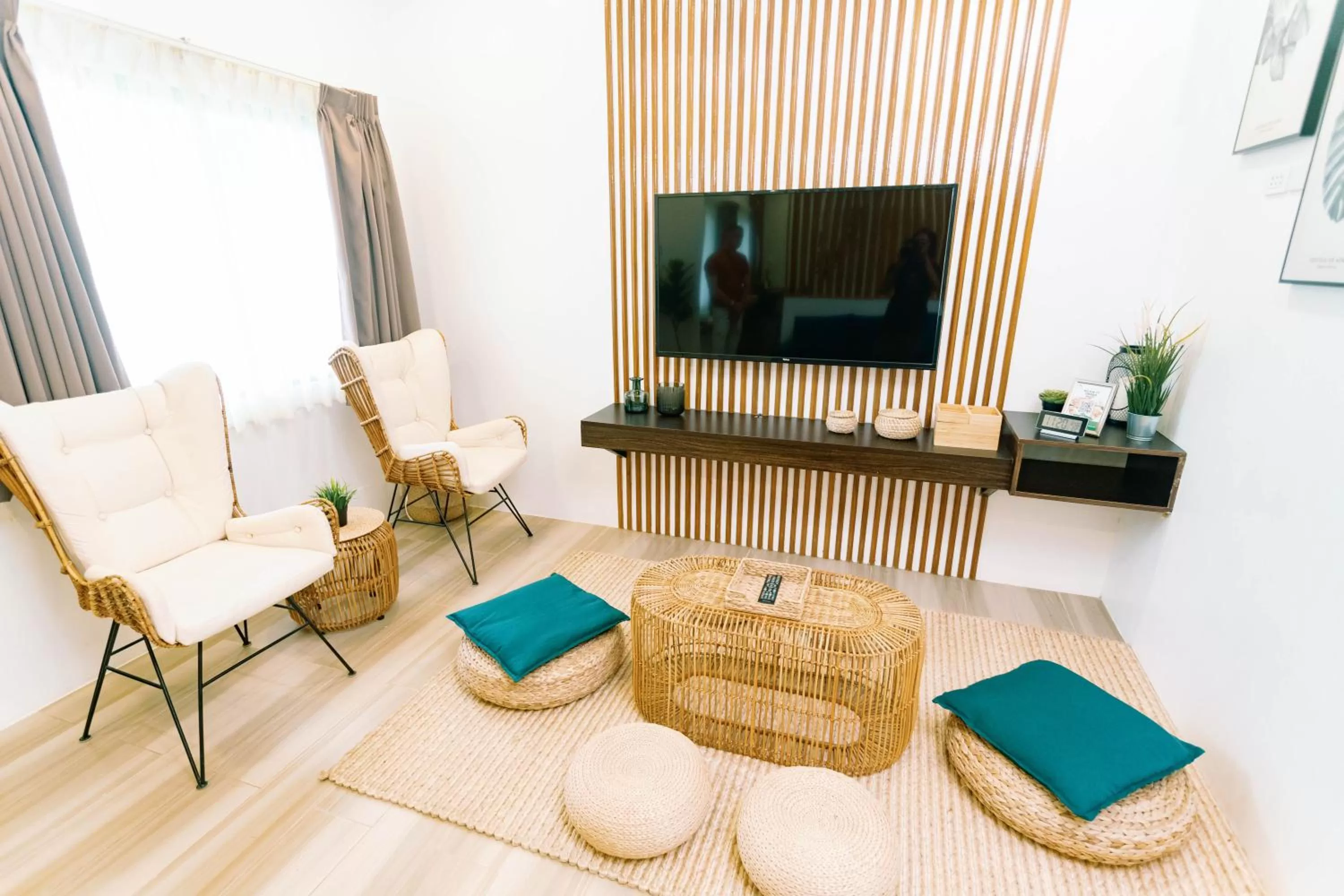 TV and multimedia in 3 Peaks Resort & Boutique Hotel