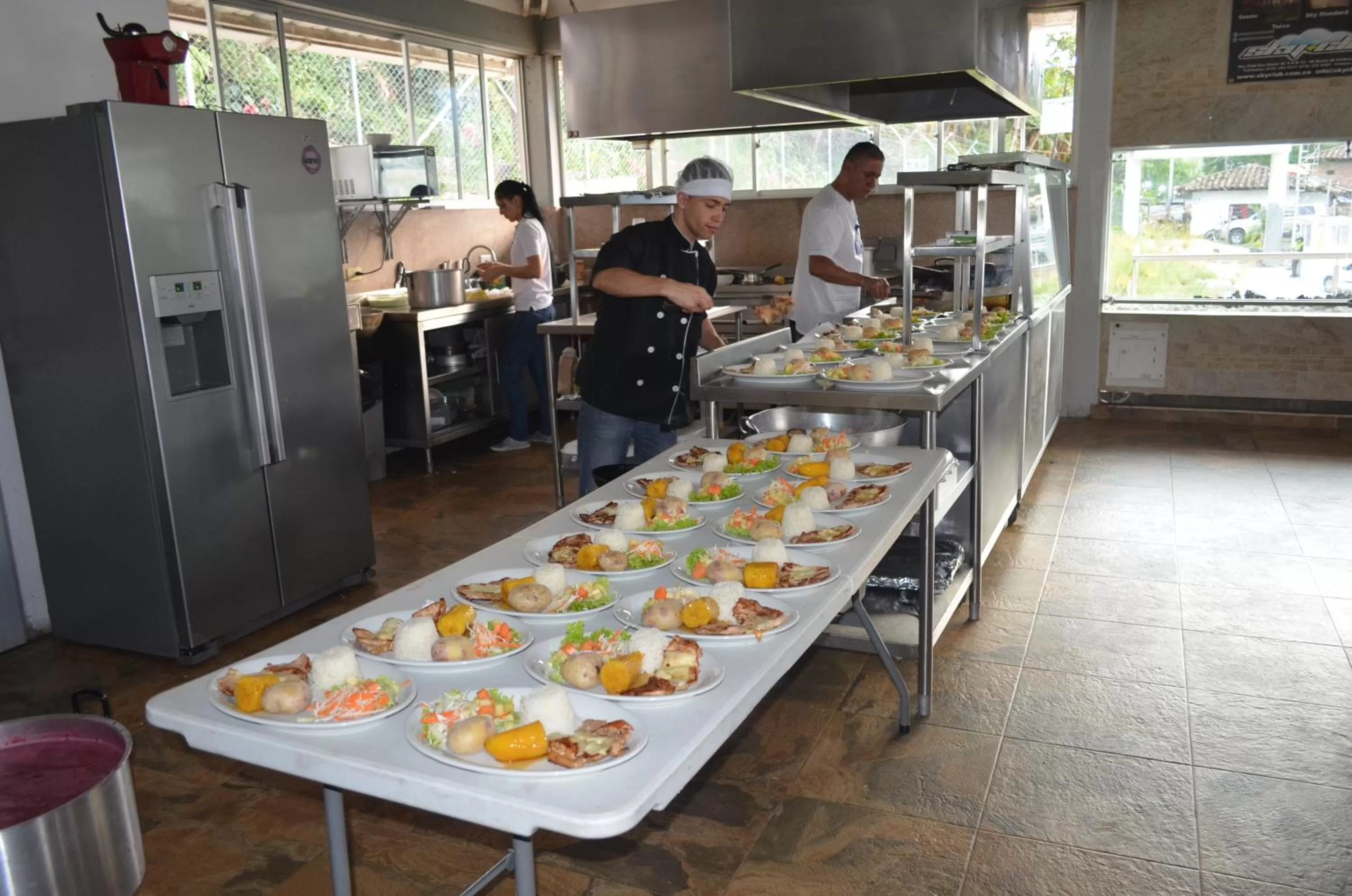 Restaurant/places to eat in Sky Club Eco Hotel