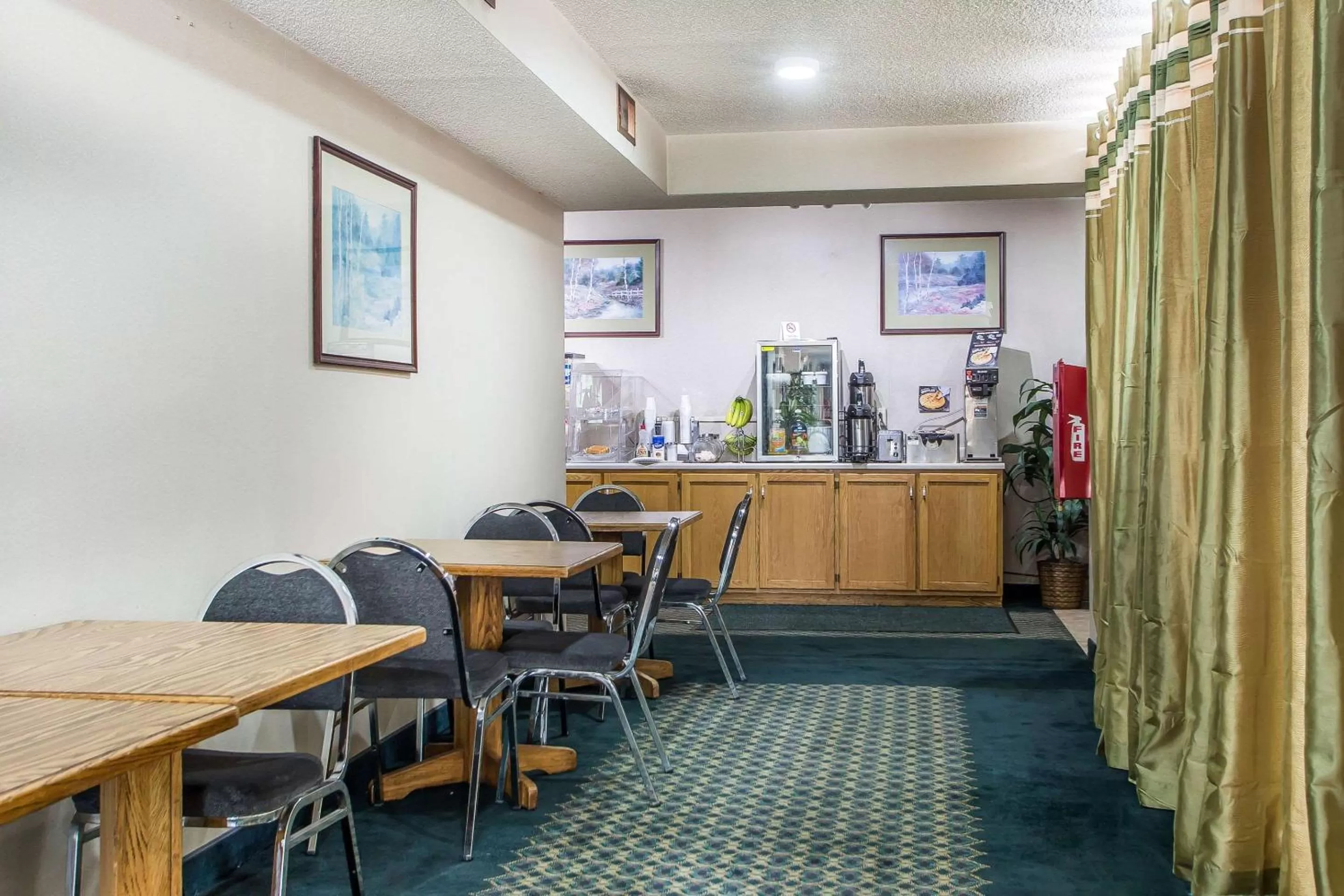 Restaurant/places to eat in Rodeway Inn