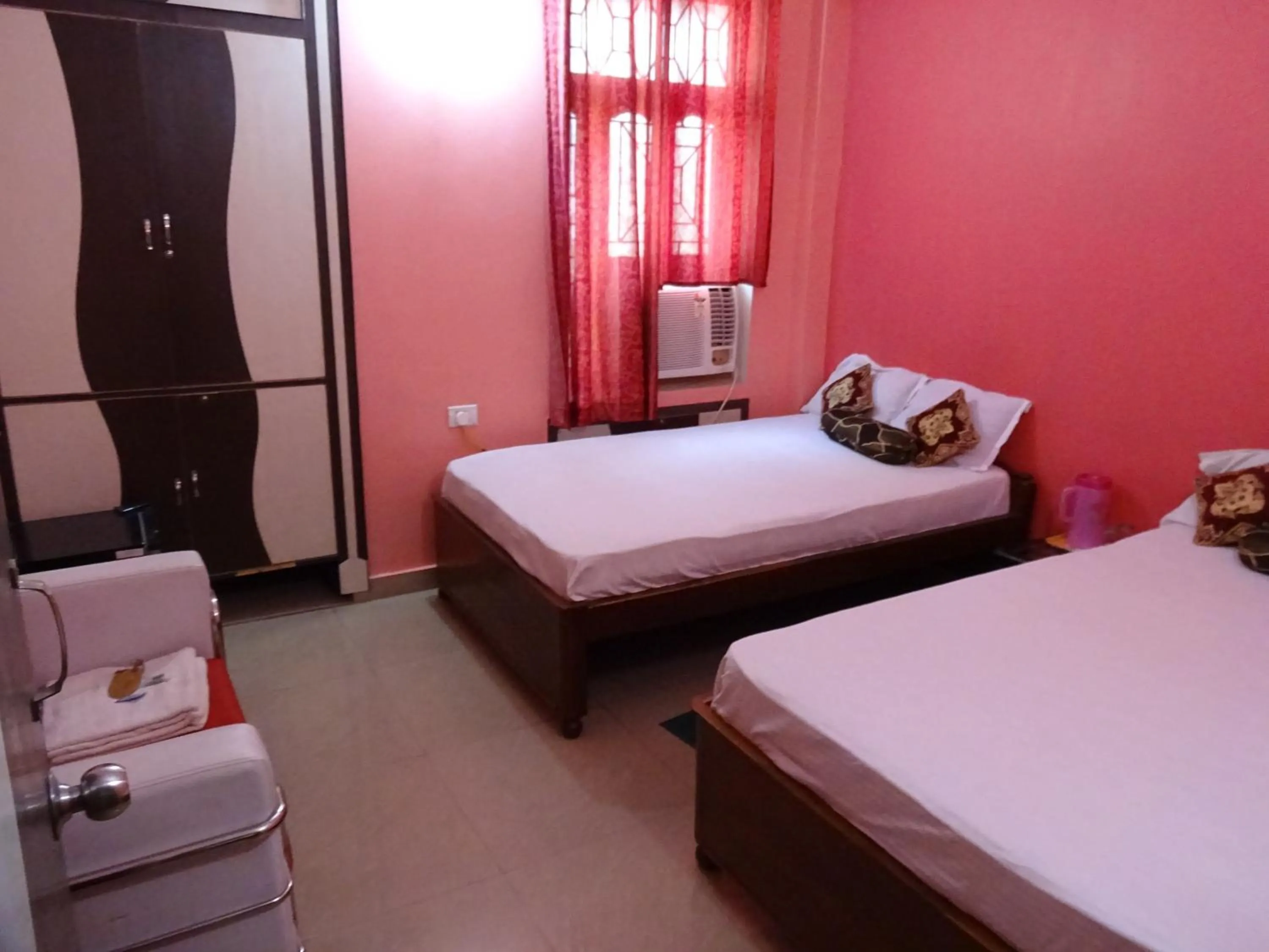 Bedroom, Bed in Hotel Viraat Inn