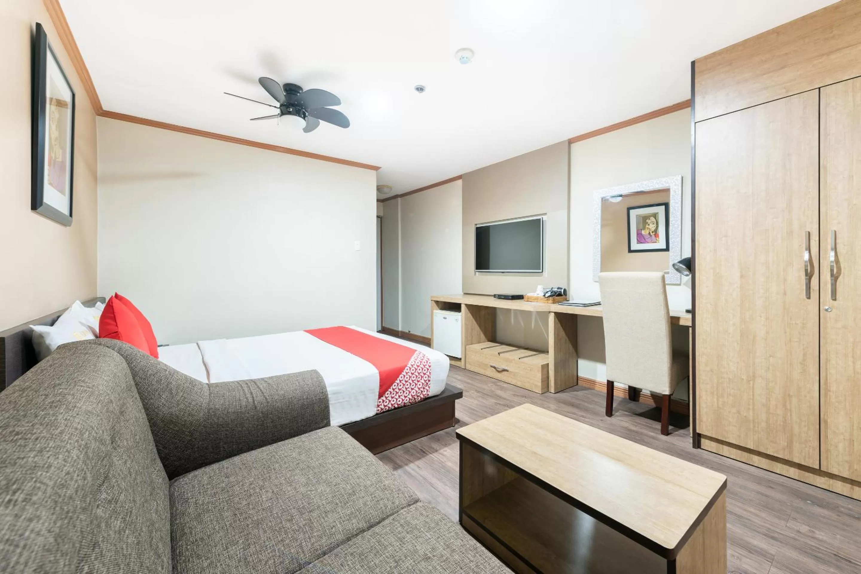 Bedroom, Bed in DG Grami Hotel