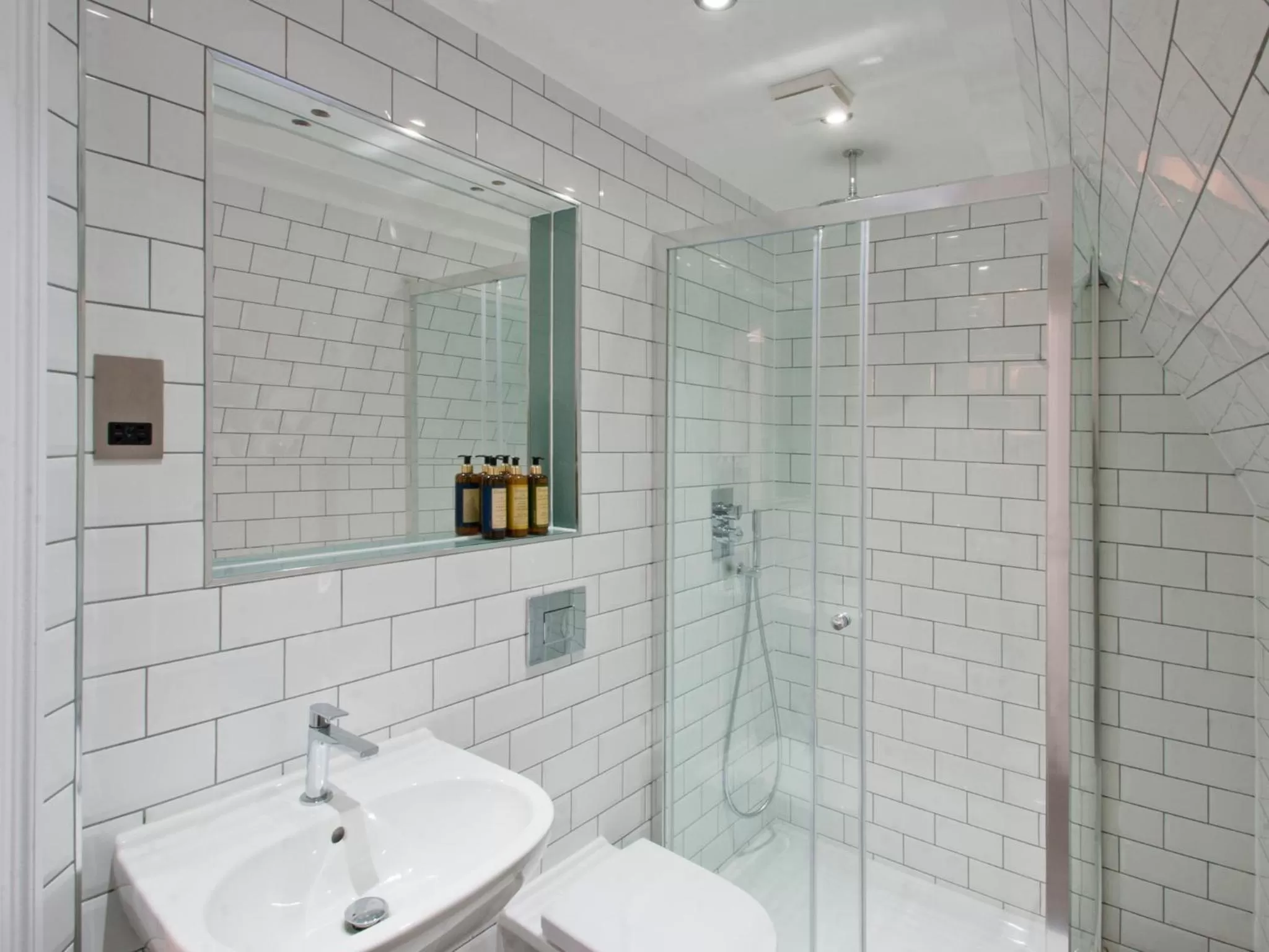 Bathroom in W12 Rooms
