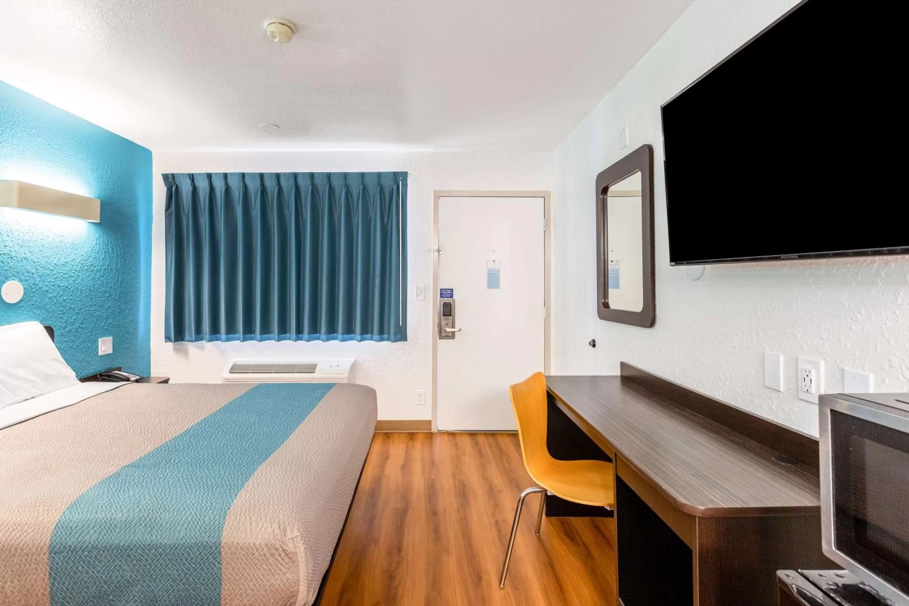 Photo of the whole room, Bed in Motel 6-Valdosta, GA - University