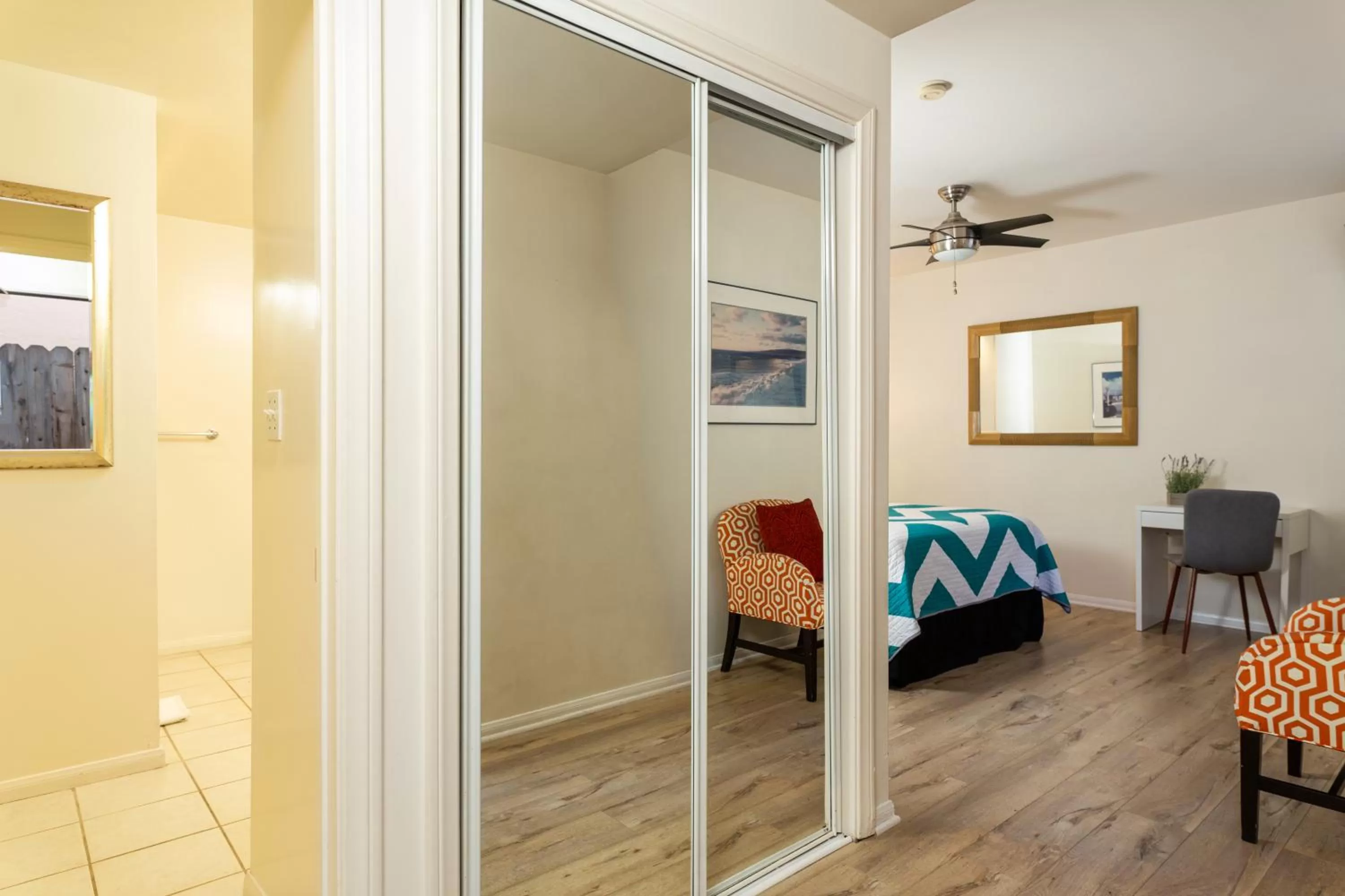 Photo of the whole room in The Sea View Inn At The Beach