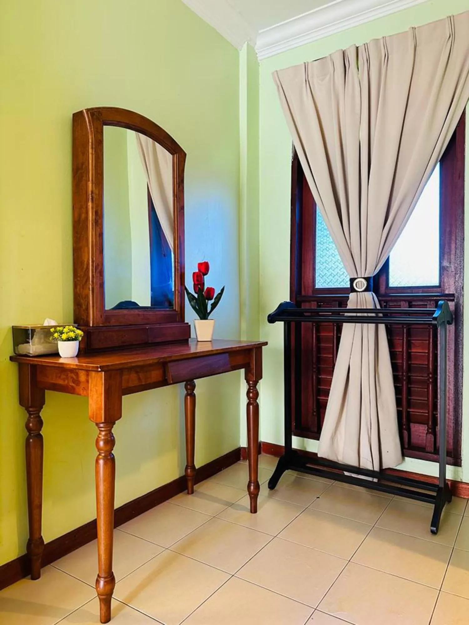 Bed, TV/Entertainment Center in MORTEN VILLA MELAKA